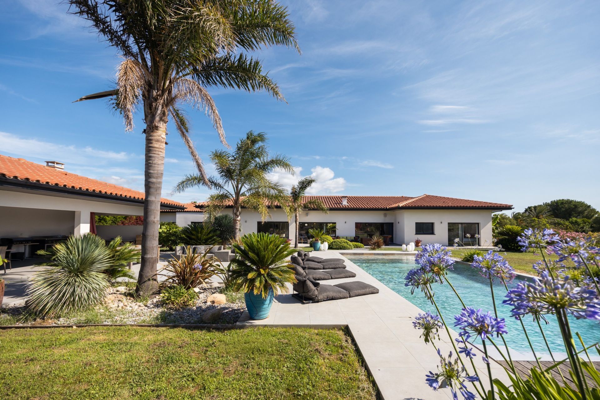 luxury house 6 Rooms for sale on PERPIGNAN (66000)