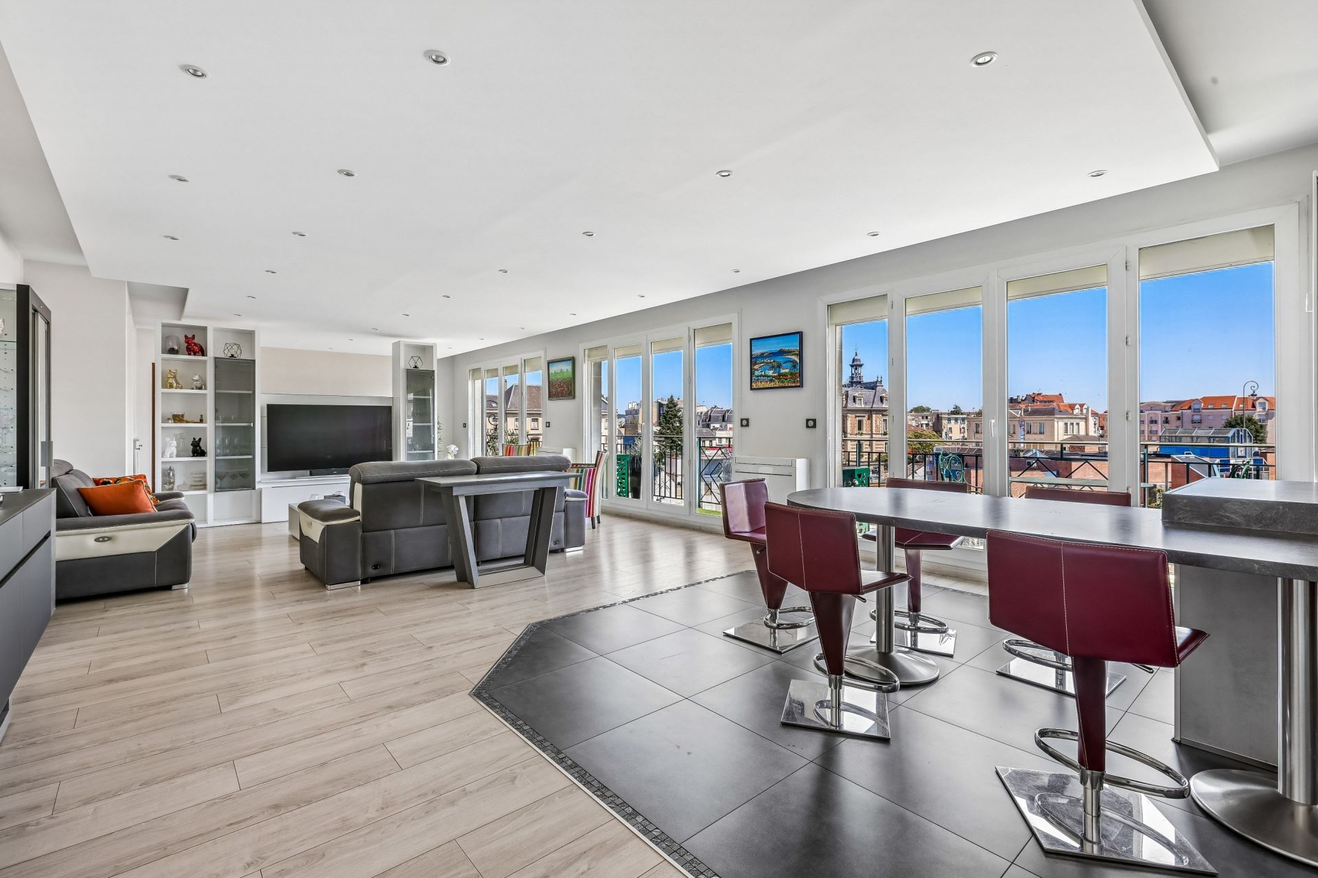 luxury apartment 6 Rooms for sale on MAISONS LAFFITTE (78600)