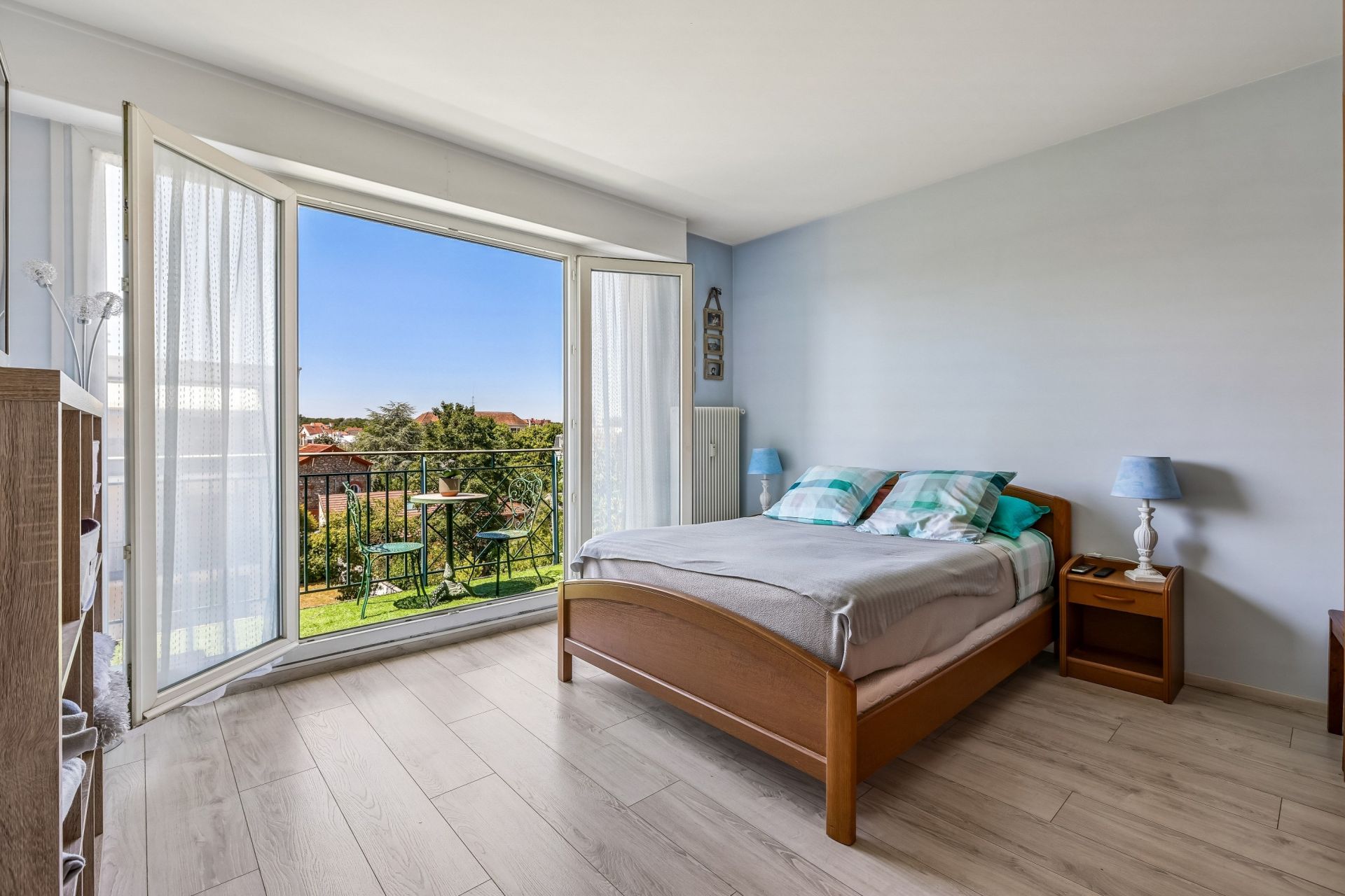 luxury apartment 6 Rooms for sale on MAISONS LAFFITTE (78600)