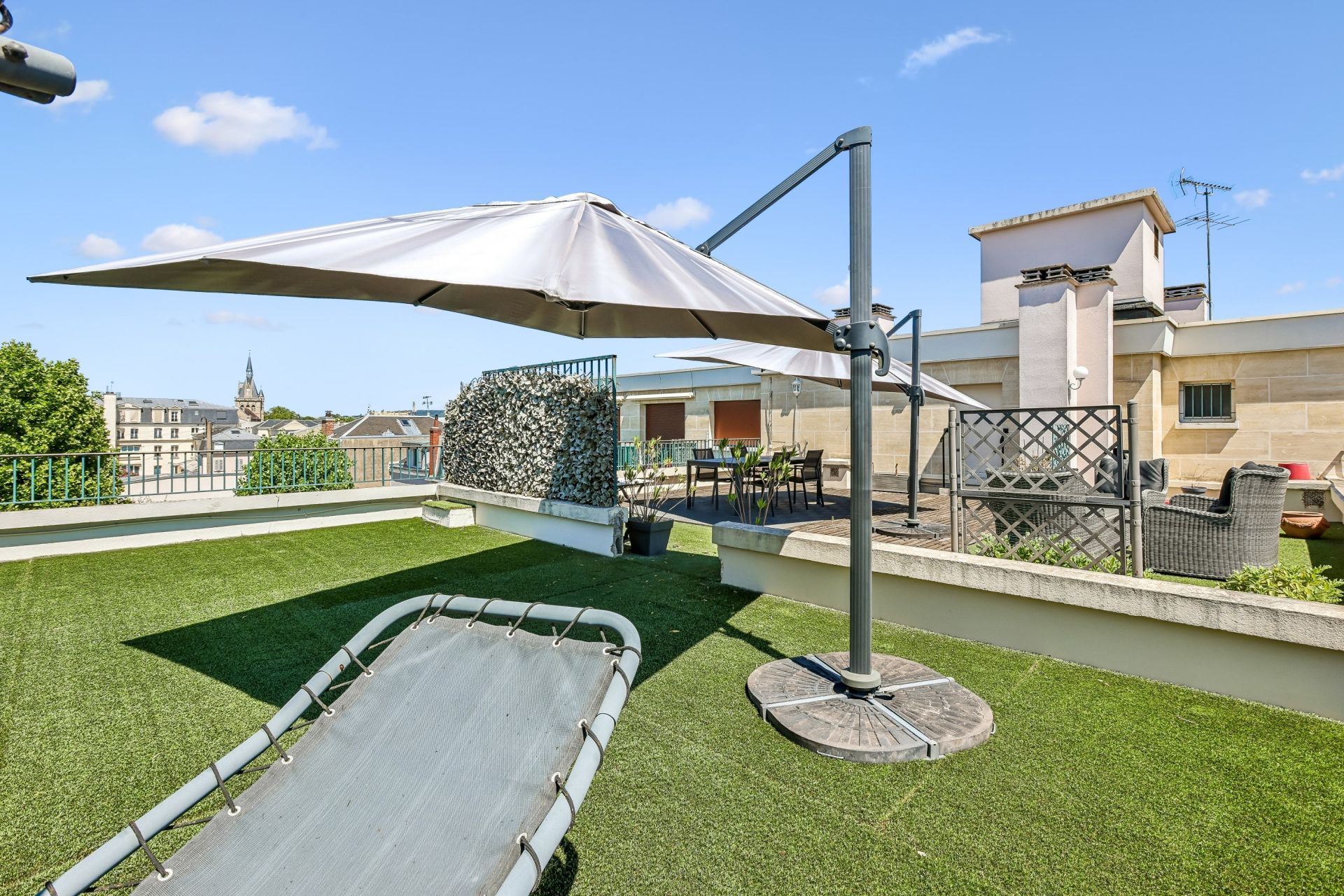luxury apartment 6 Rooms for sale on MAISONS LAFFITTE (78600)