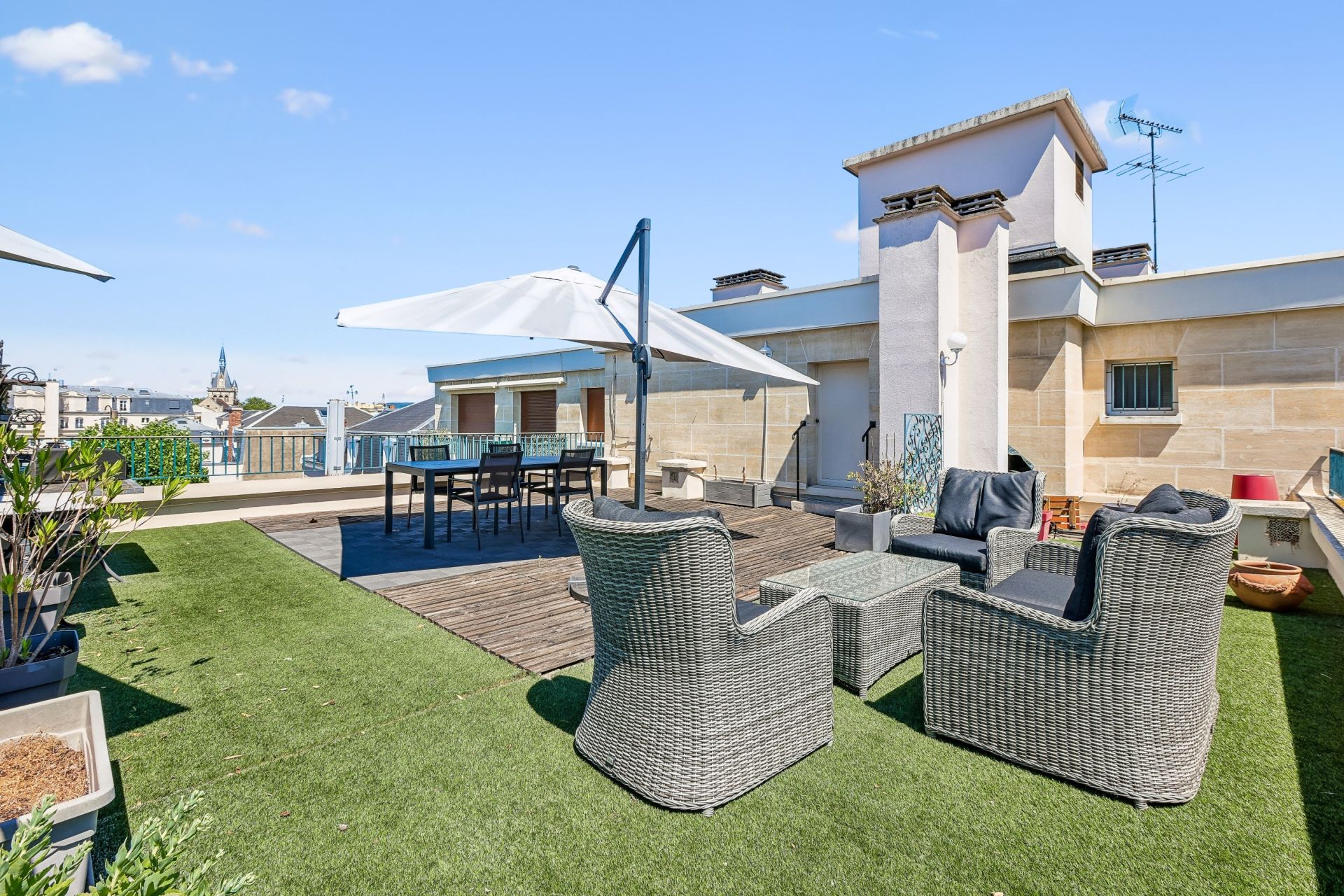 luxury apartment 6 Rooms for sale on MAISONS LAFFITTE (78600)