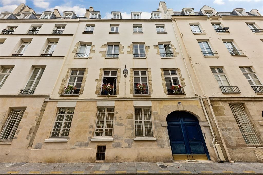 luxury apartment 4 Rooms for sale on PARIS (75003)
