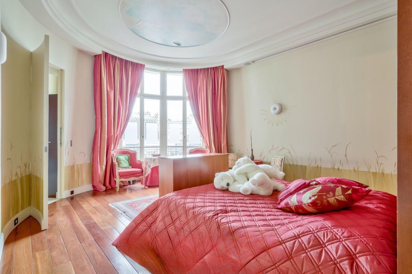 luxury apartment 5 Rooms for sale on PARIS (75016)