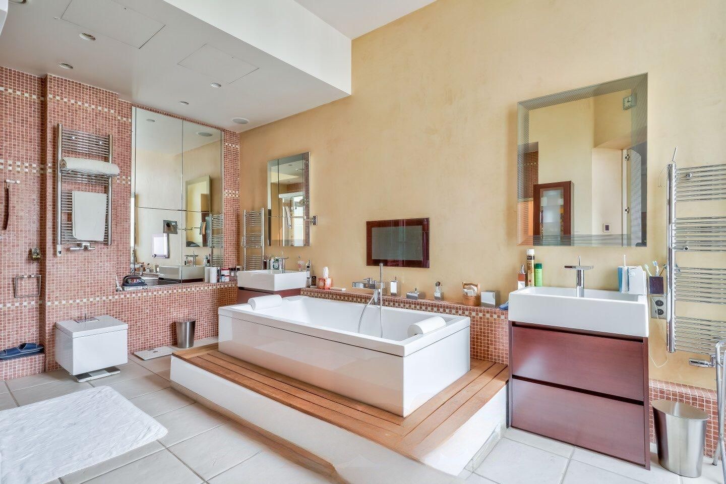 luxury apartment 5 Rooms for sale on PARIS (75016)