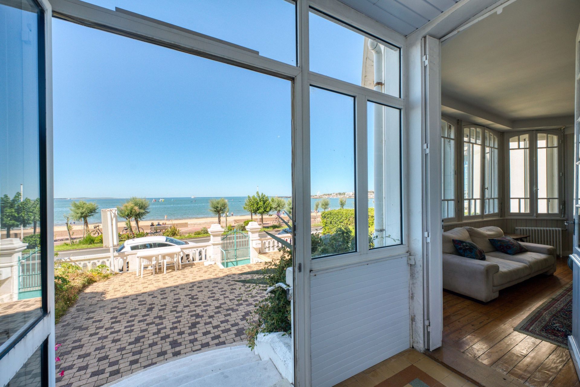 luxury house 12 Rooms for sale on ROYAN (17200)