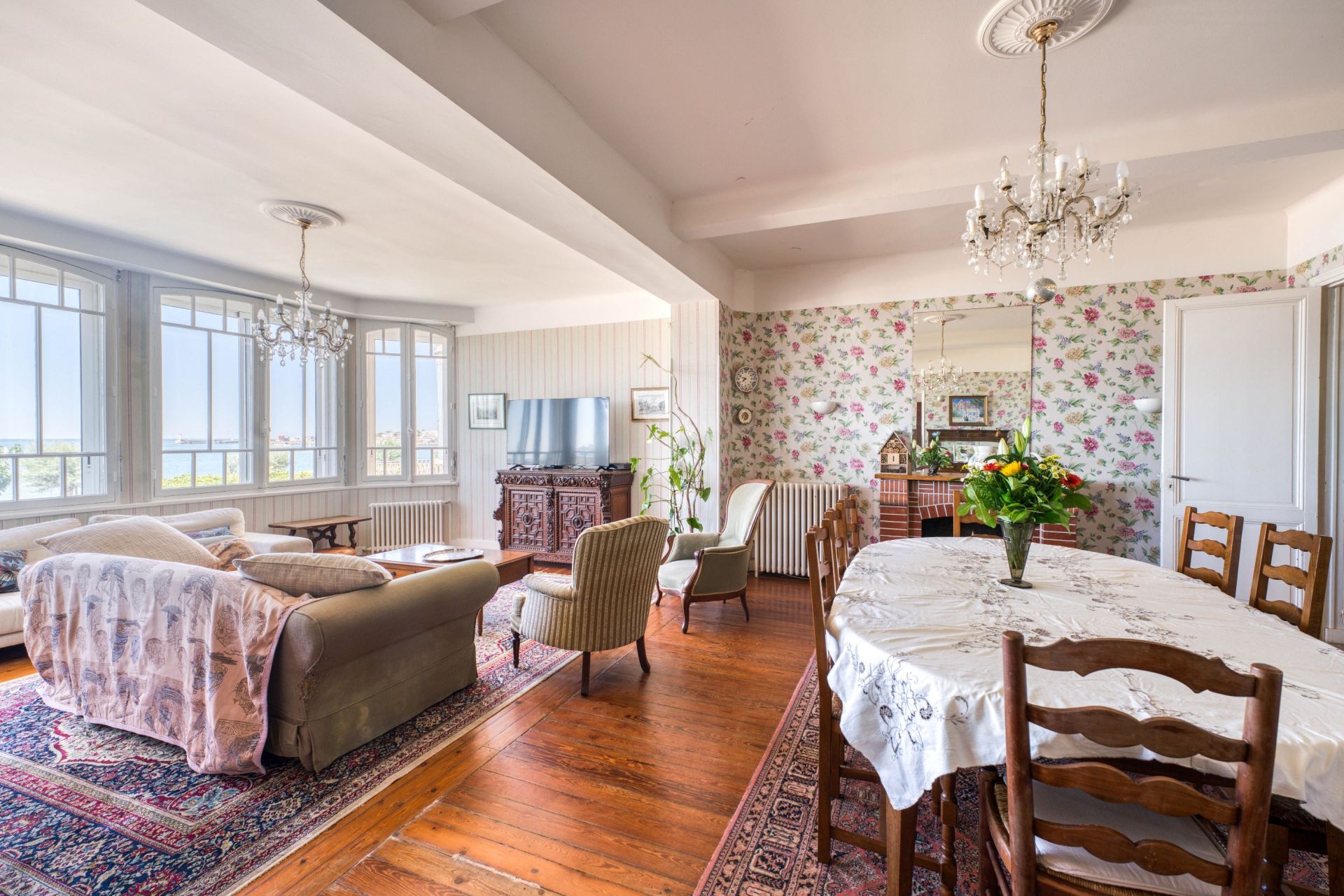 luxury house 12 Rooms for sale on ROYAN (17200)