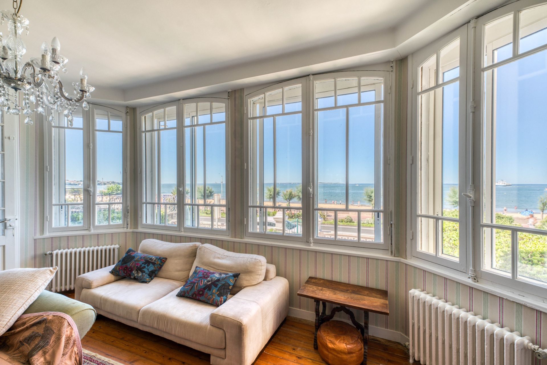 luxury house 12 Rooms for sale on ROYAN (17200)