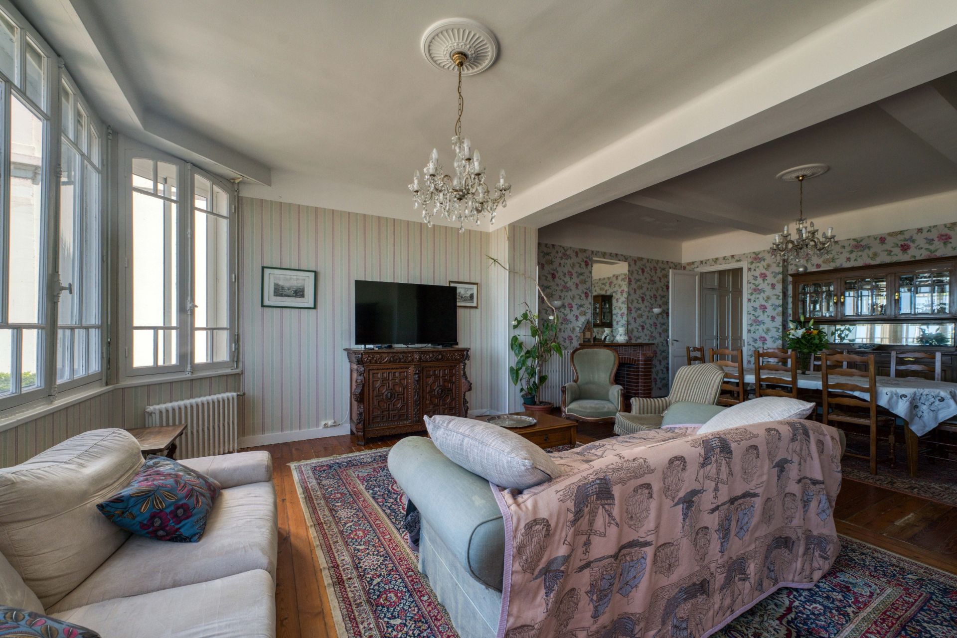 luxury house 12 Rooms for sale on ROYAN (17200)