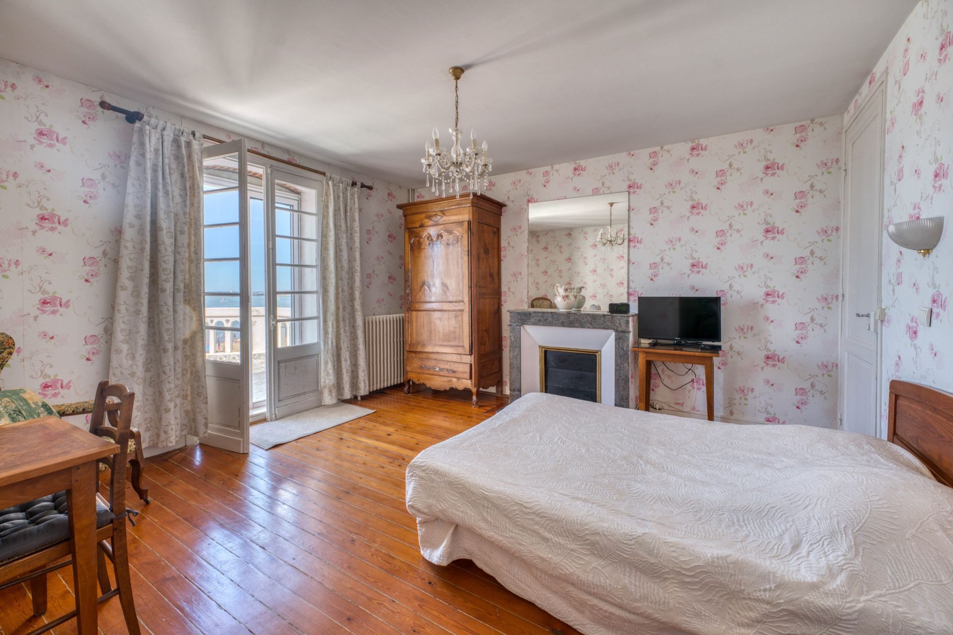 luxury house 12 Rooms for sale on ROYAN (17200)