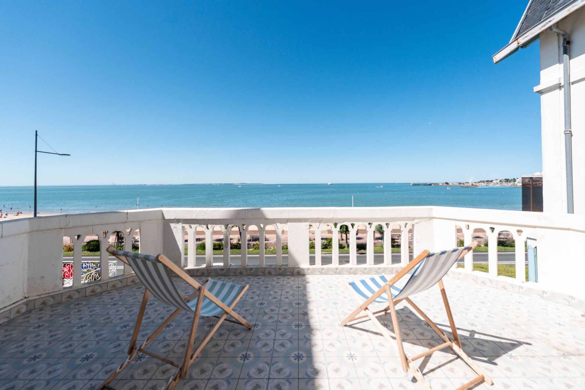 luxury house 12 Rooms for sale on ROYAN (17200)
