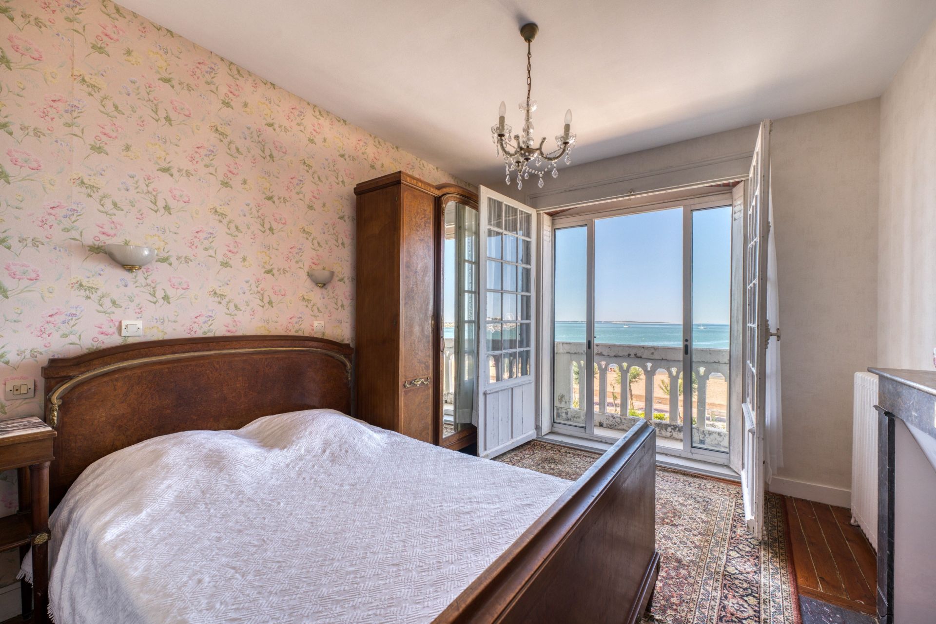 luxury house 12 Rooms for sale on ROYAN (17200)