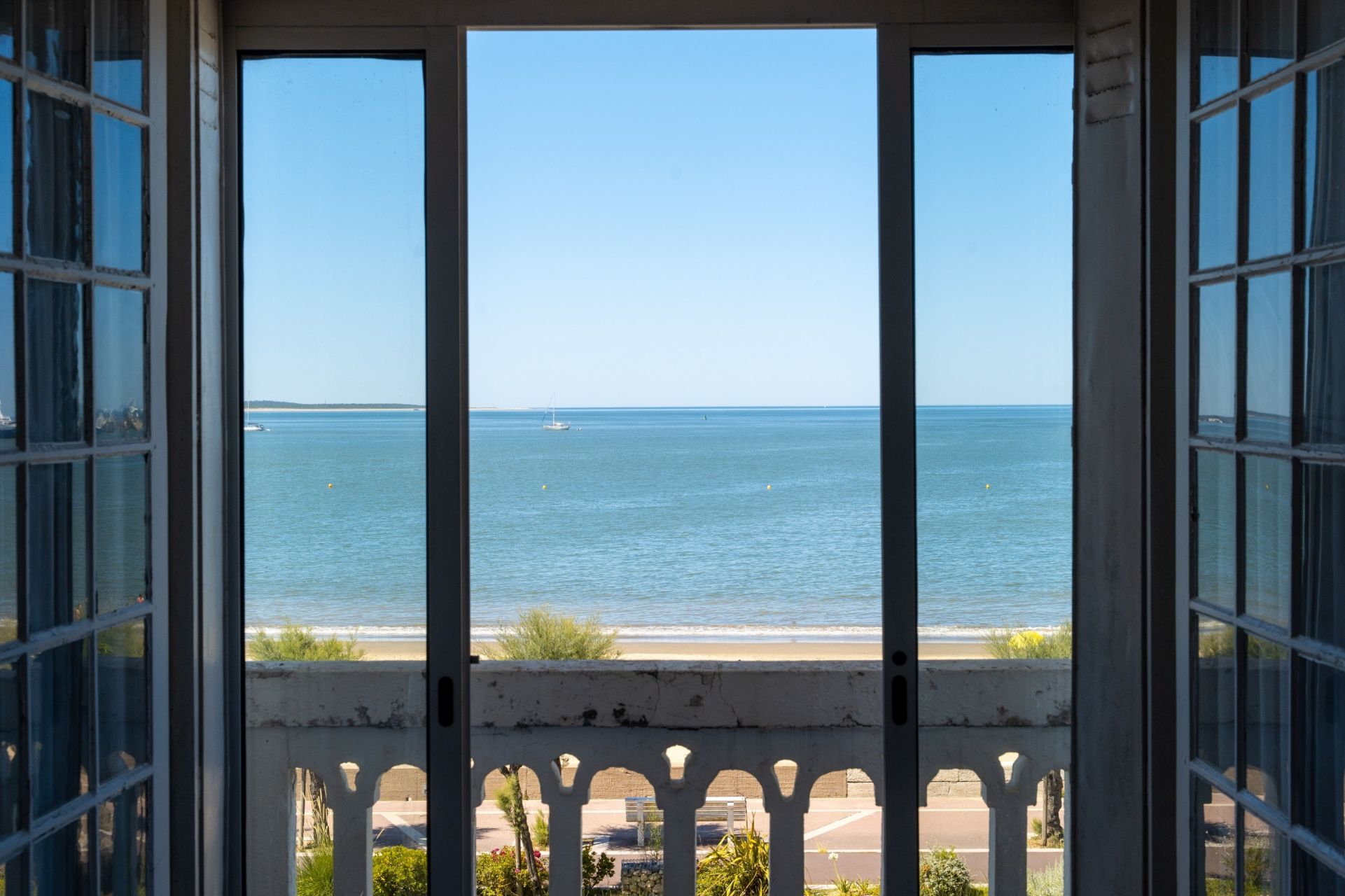 luxury house 12 Rooms for sale on ROYAN (17200)