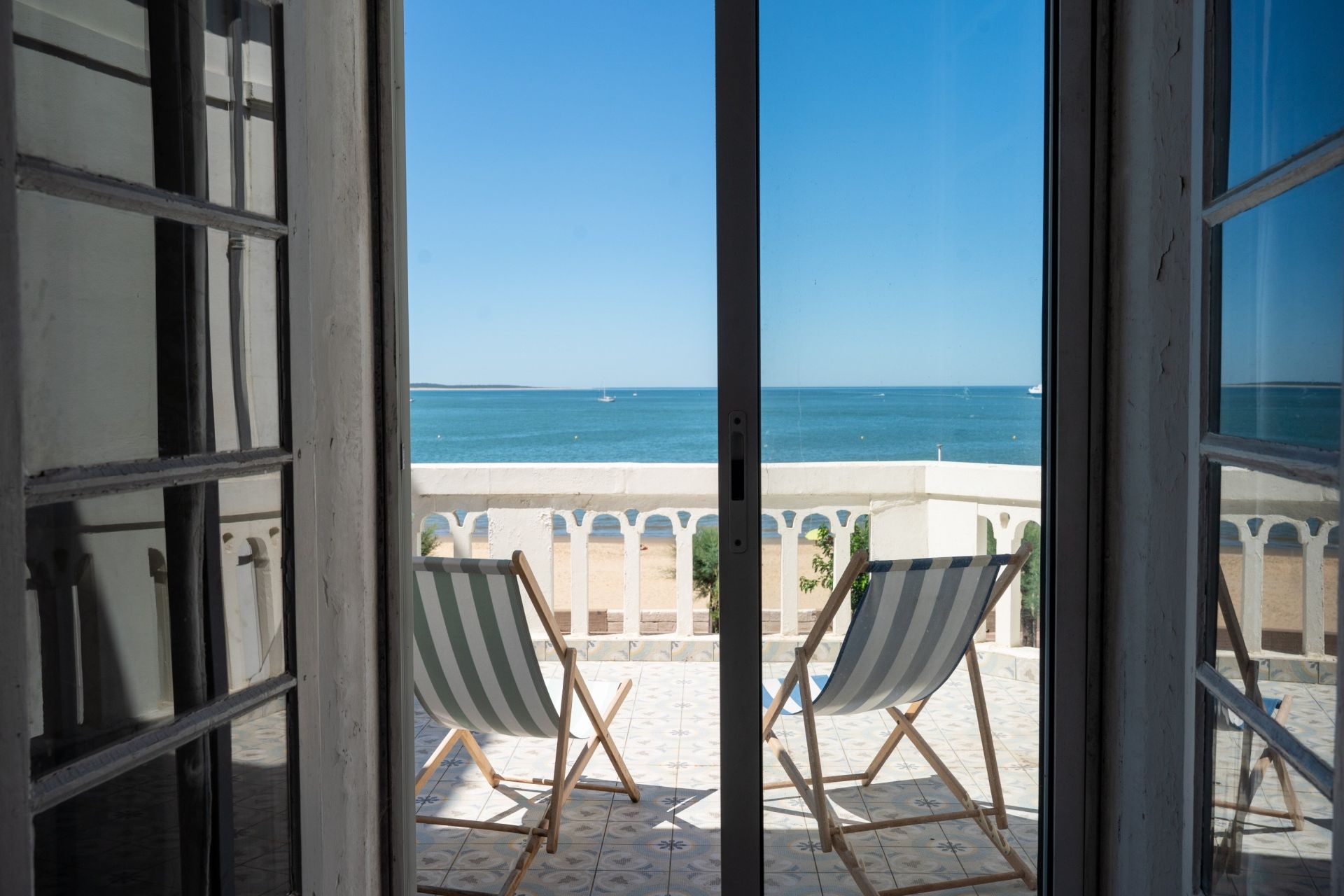 luxury house 12 Rooms for sale on ROYAN (17200)