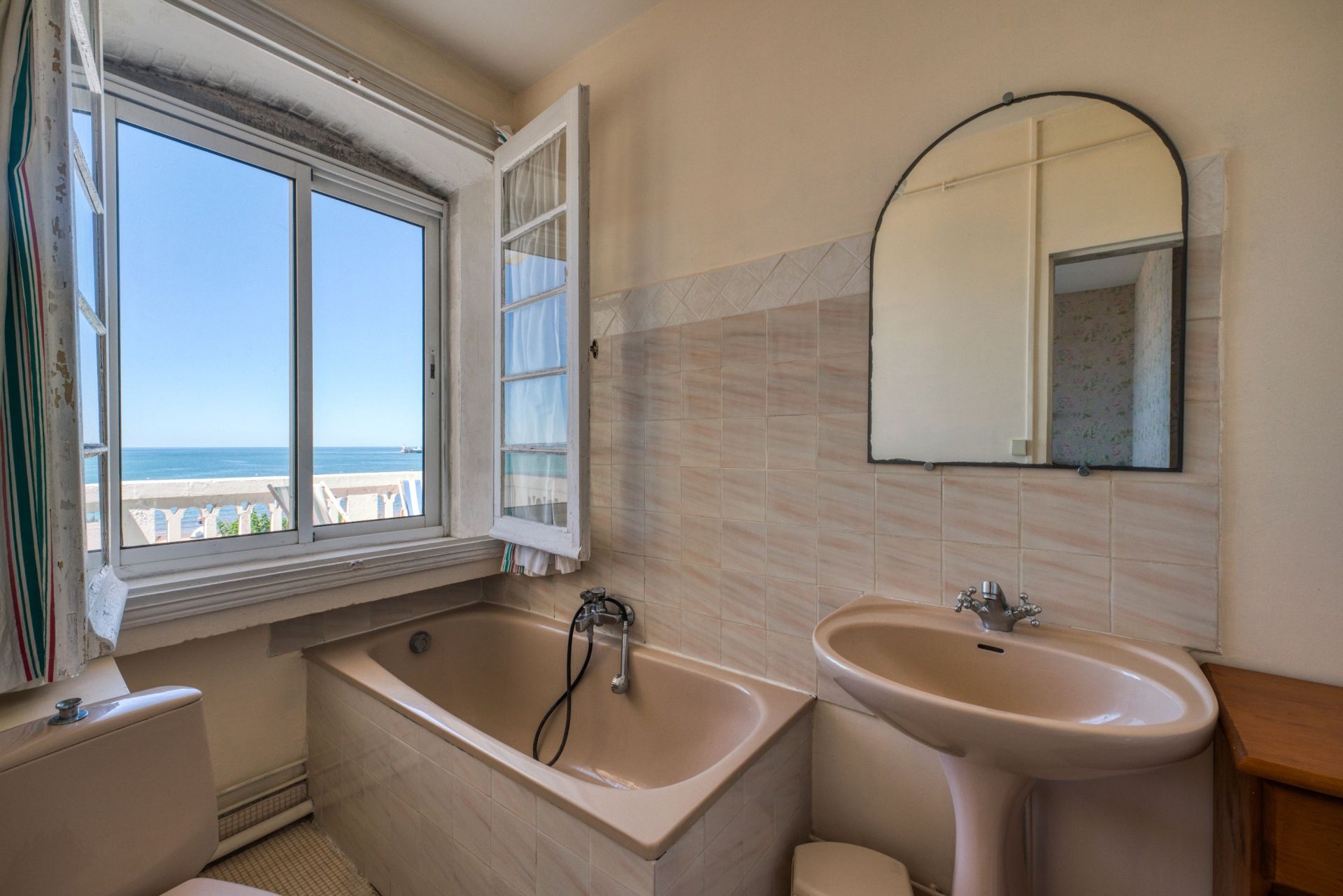 luxury house 12 Rooms for sale on ROYAN (17200)
