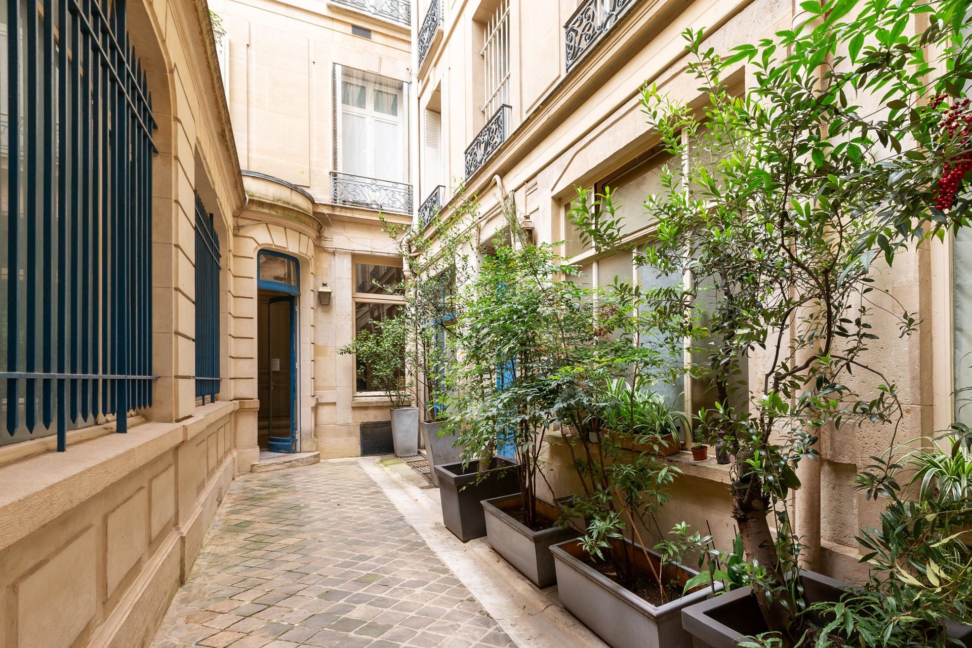 luxury apartment 5 Rooms for sale on PARIS (75001)