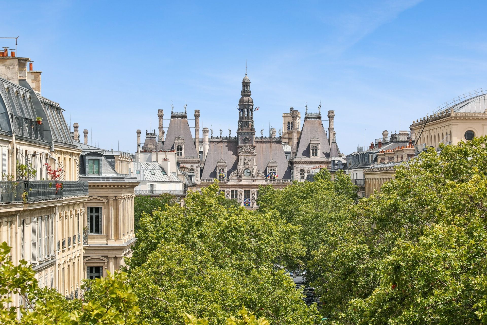 luxury apartment 5 Rooms for sale on PARIS (75001)