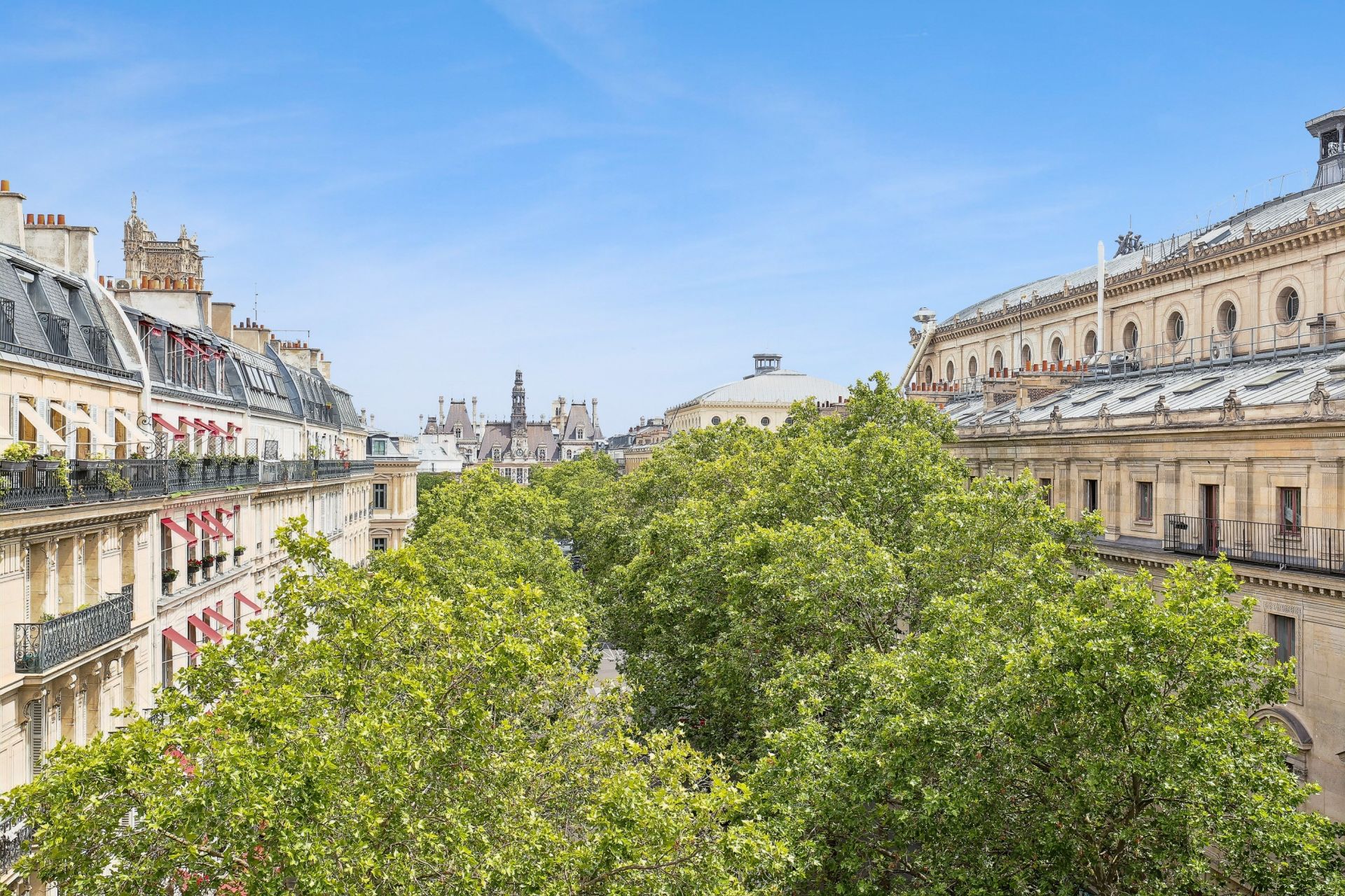 luxury apartment 5 Rooms for sale on PARIS (75001)