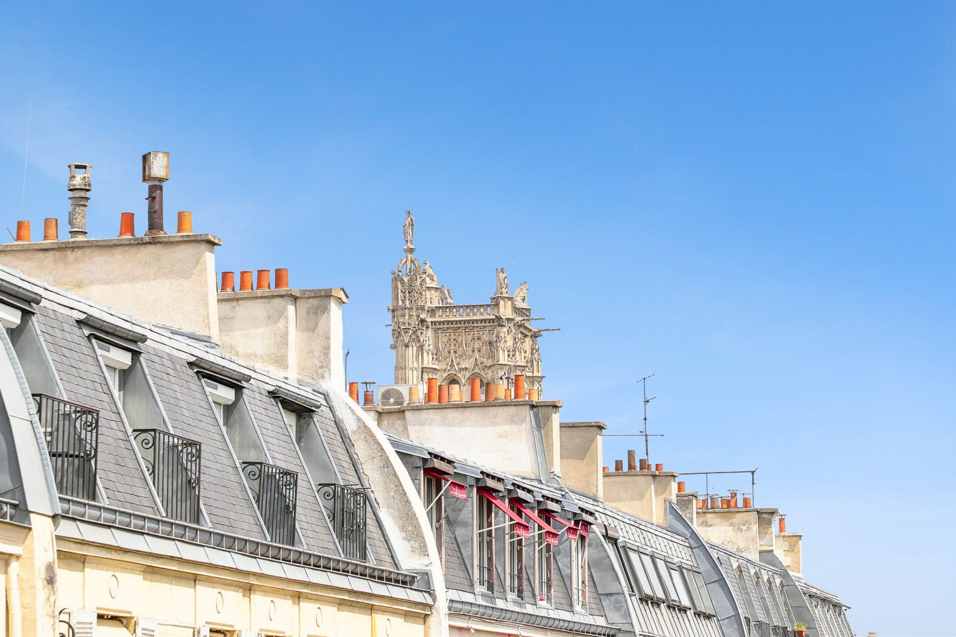 luxury apartment 5 Rooms for sale on PARIS (75001)