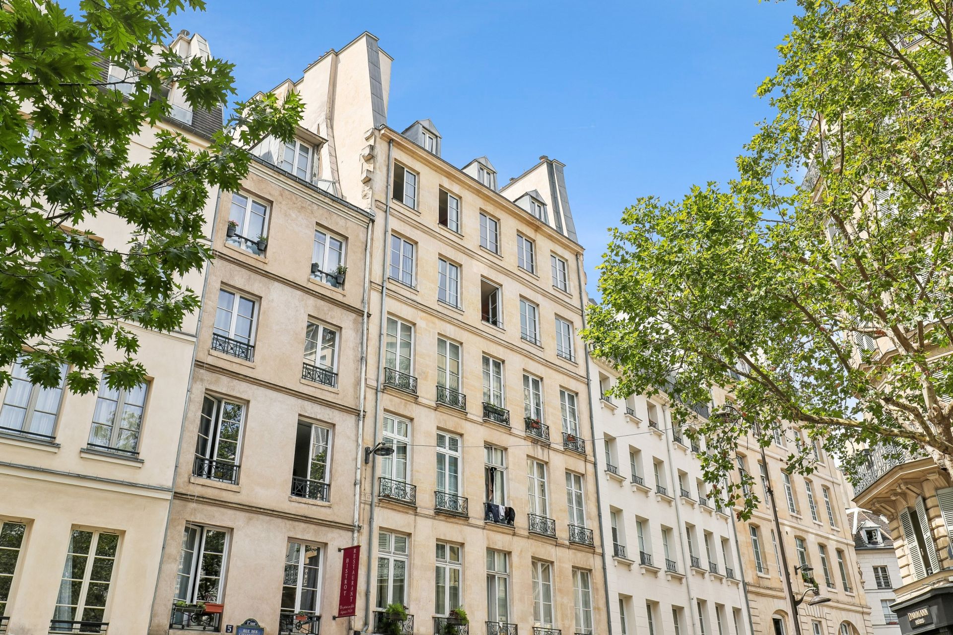 luxury apartment 5 Rooms for sale on PARIS (75001)