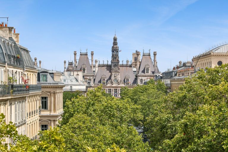 luxury apartment 5 Rooms for sale on PARIS (75001)