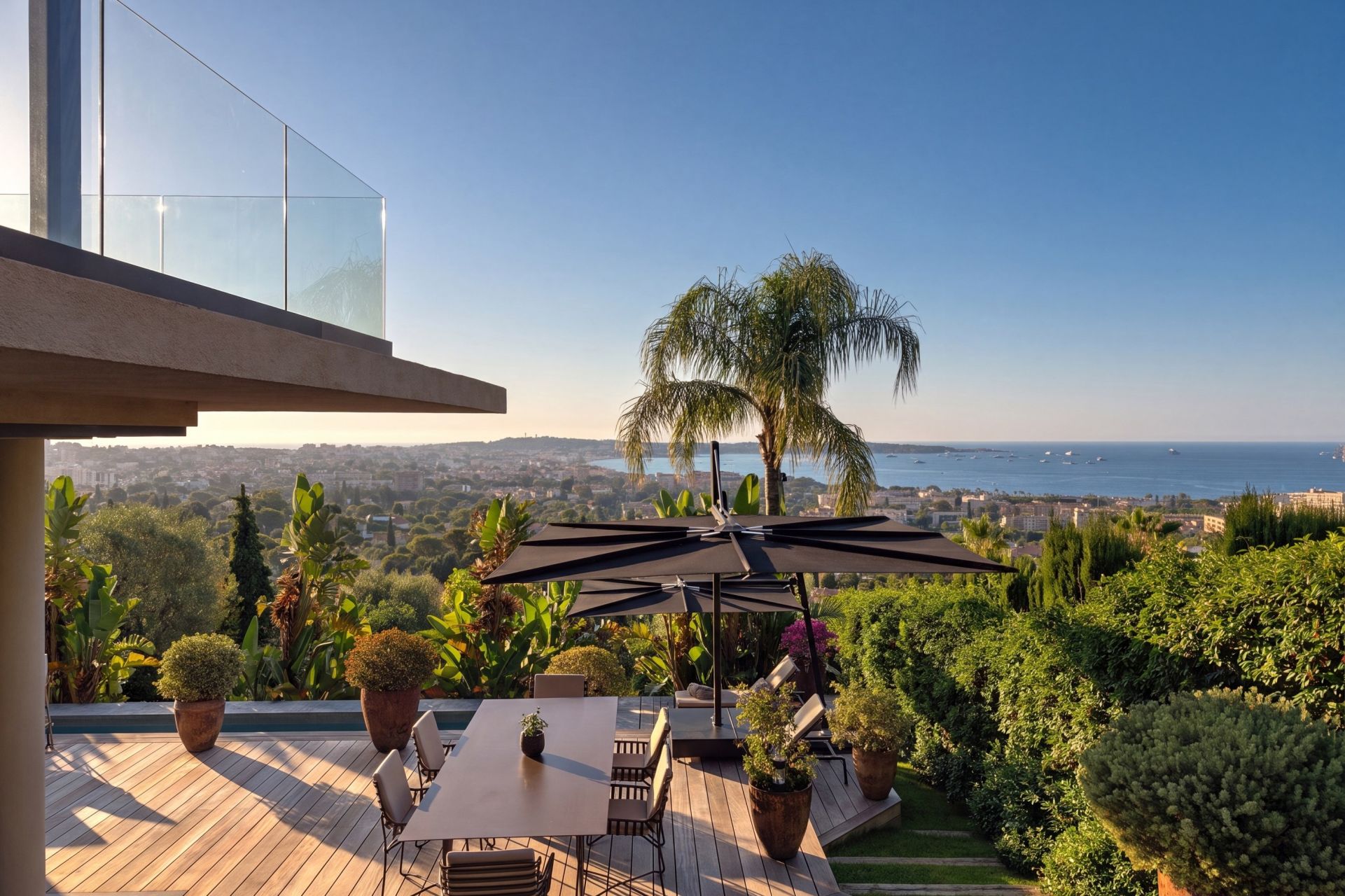 luxury villa 7 Rooms for sale on VALLAURIS (06220)