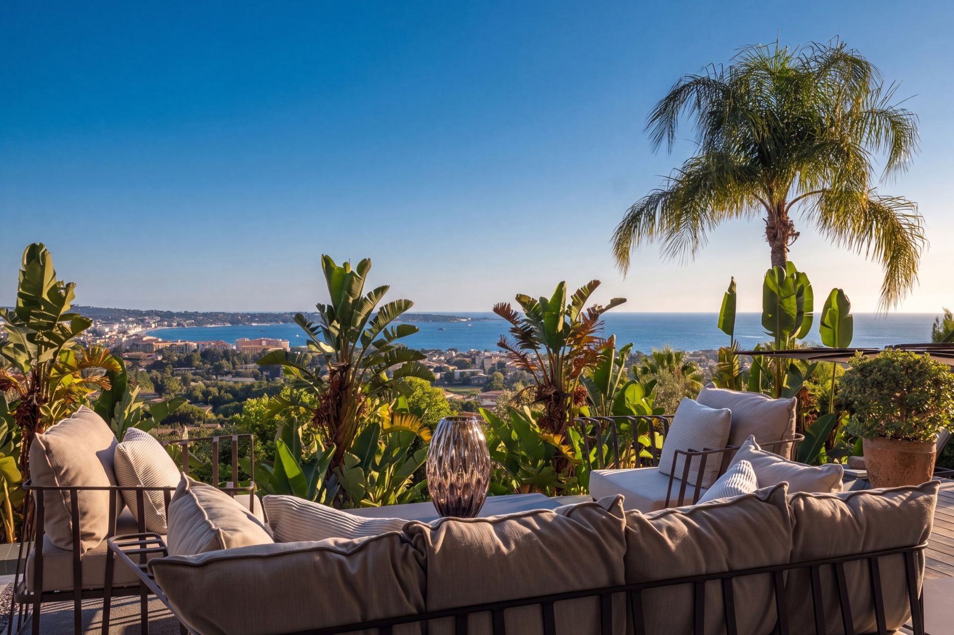 luxury villa 7 Rooms for sale on VALLAURIS (06220)