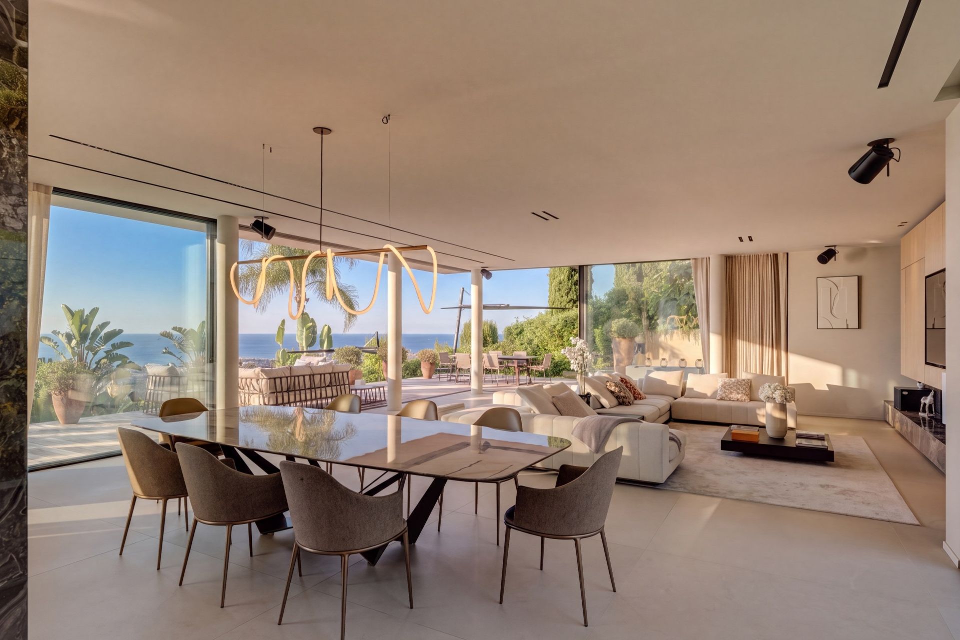 luxury villa 7 Rooms for sale on VALLAURIS (06220)