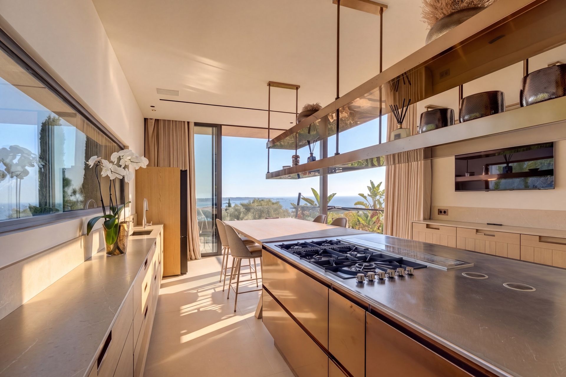 luxury villa 7 Rooms for sale on VALLAURIS (06220)