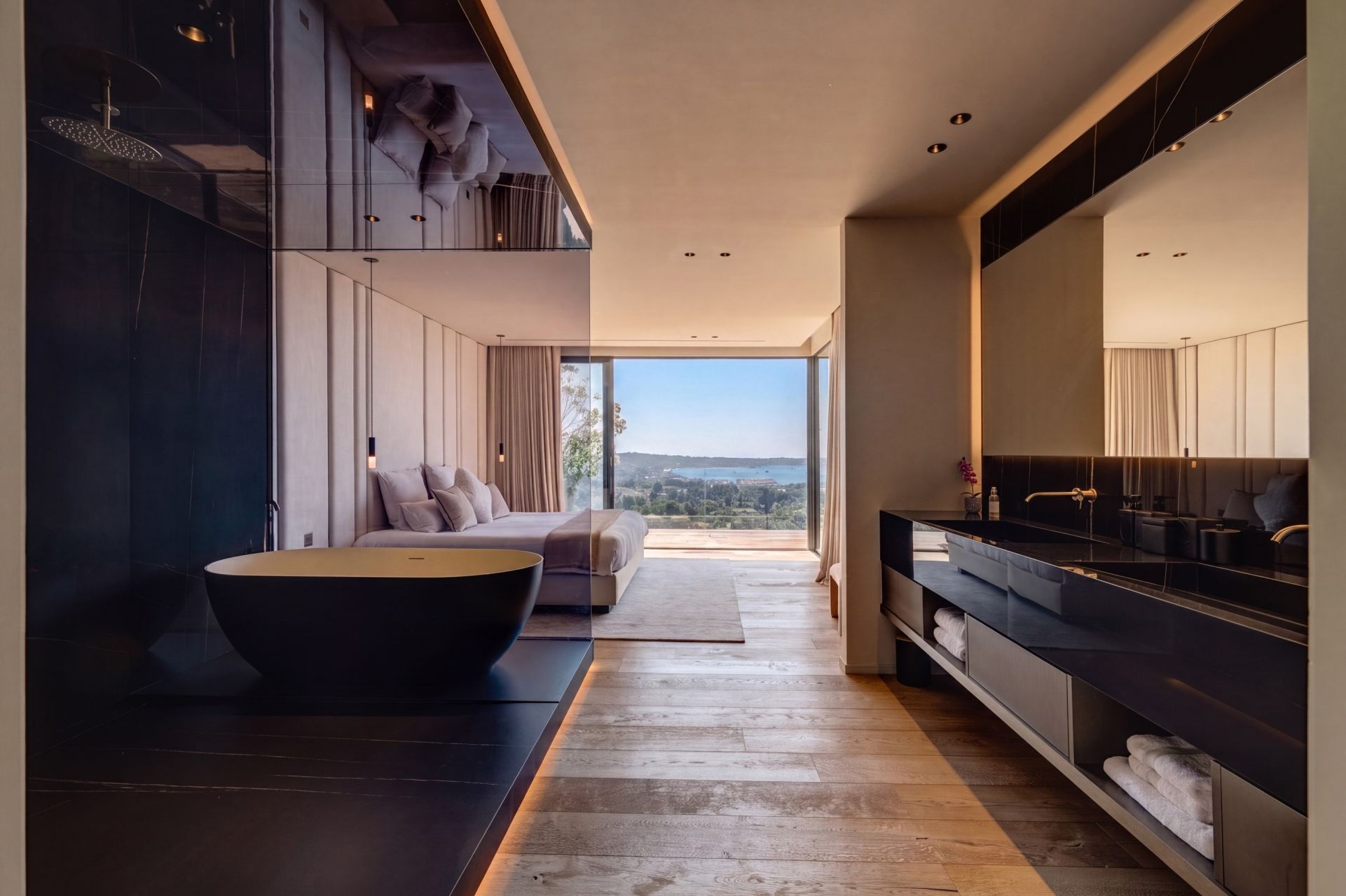 luxury villa 7 Rooms for sale on VALLAURIS (06220)