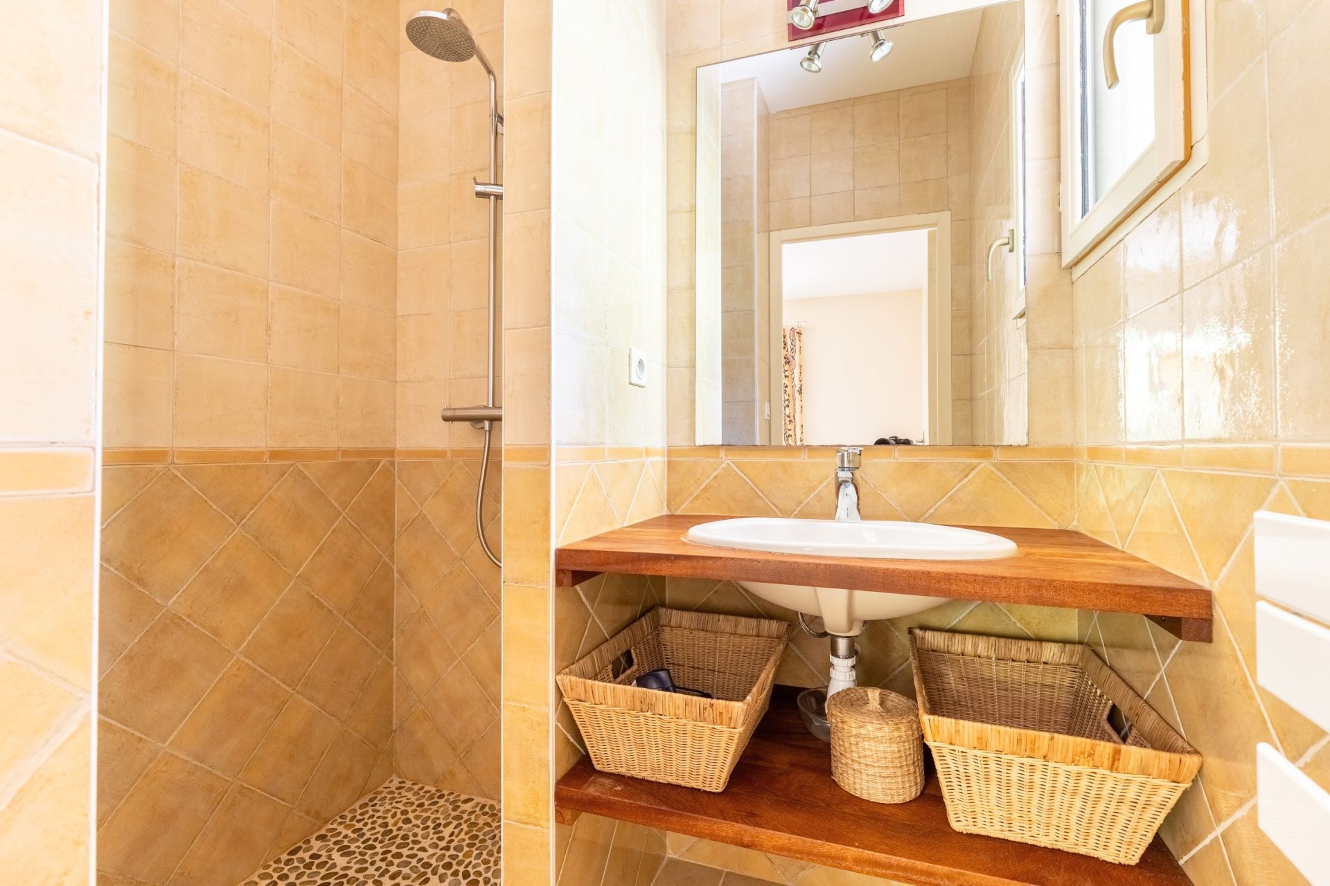 luxury house 7 Rooms for sale on PYLA SUR MER (33115)