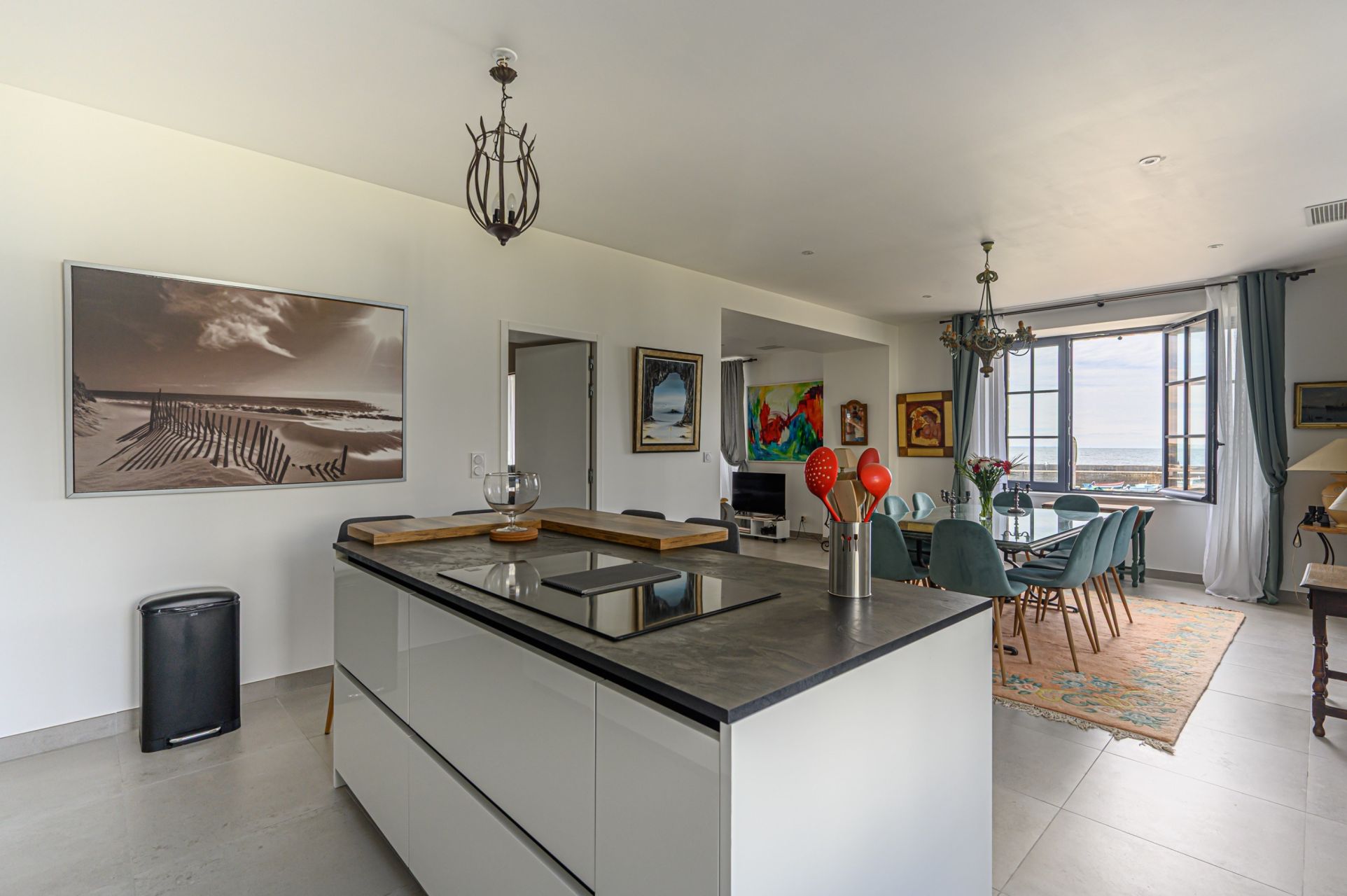 luxury house 8 Rooms for sale on ST PIERRE QUIBERON (56510)
