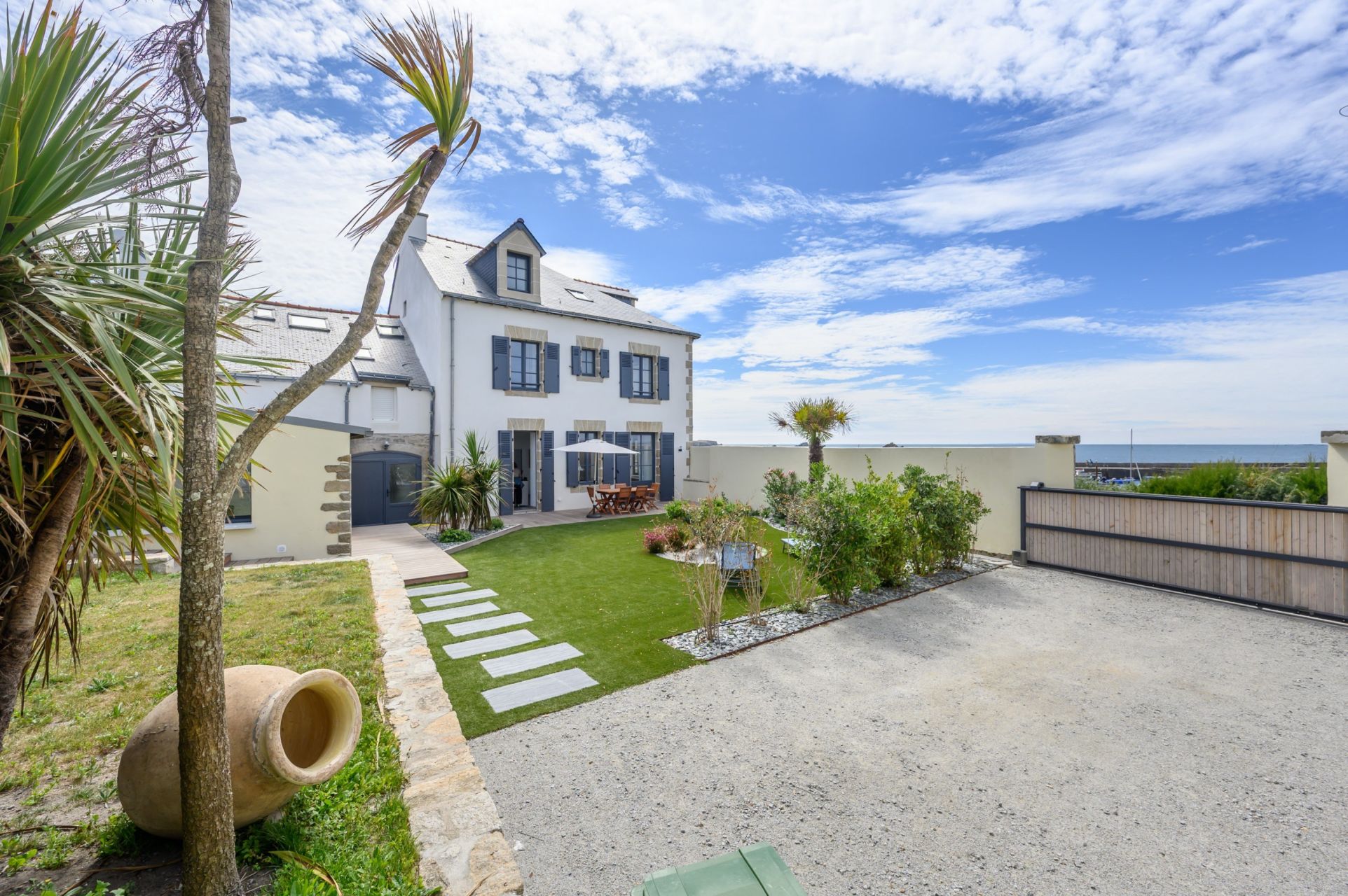 luxury house 8 Rooms for sale on ST PIERRE QUIBERON (56510)