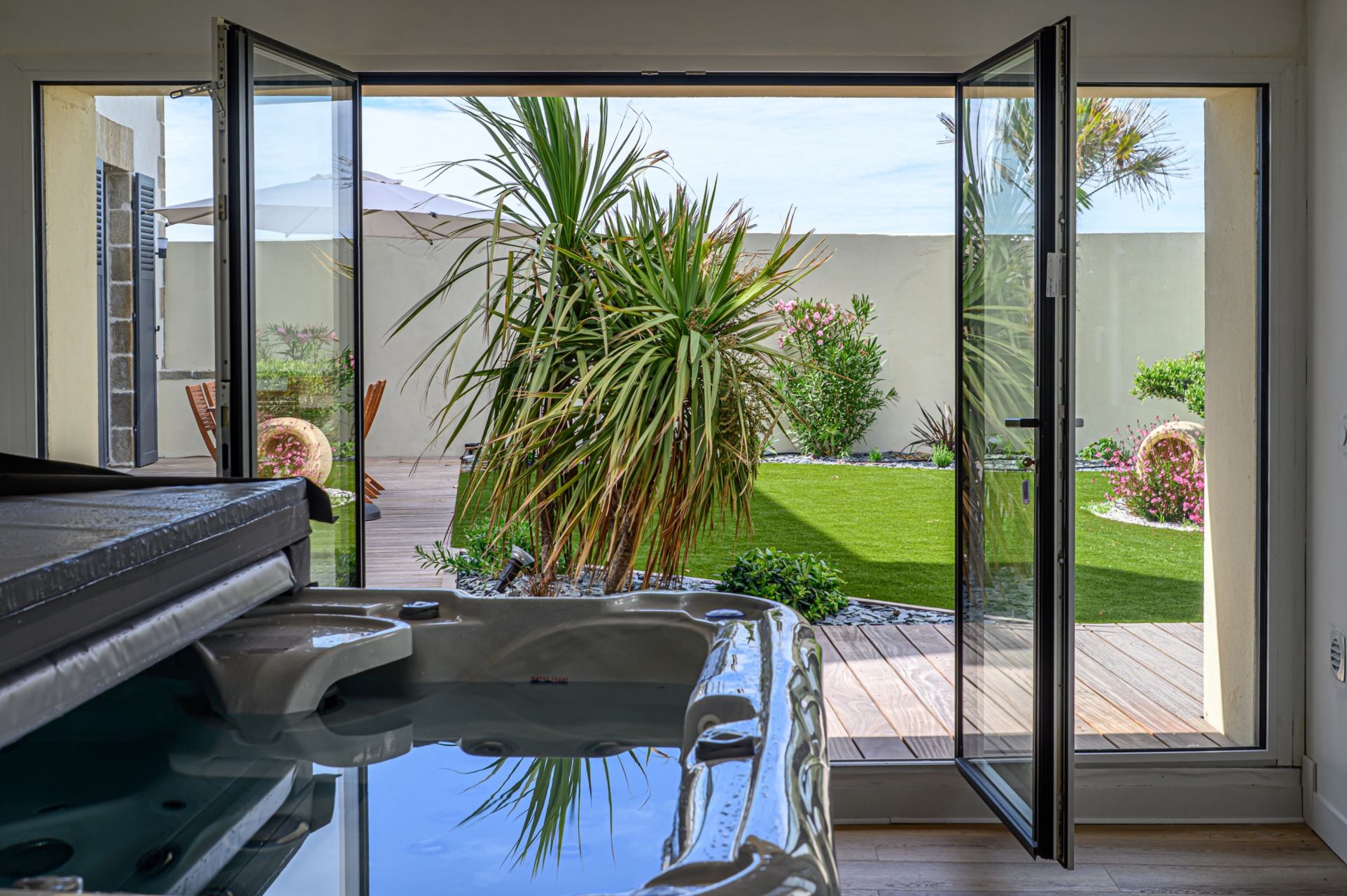 luxury house 8 Rooms for sale on ST PIERRE QUIBERON (56510)