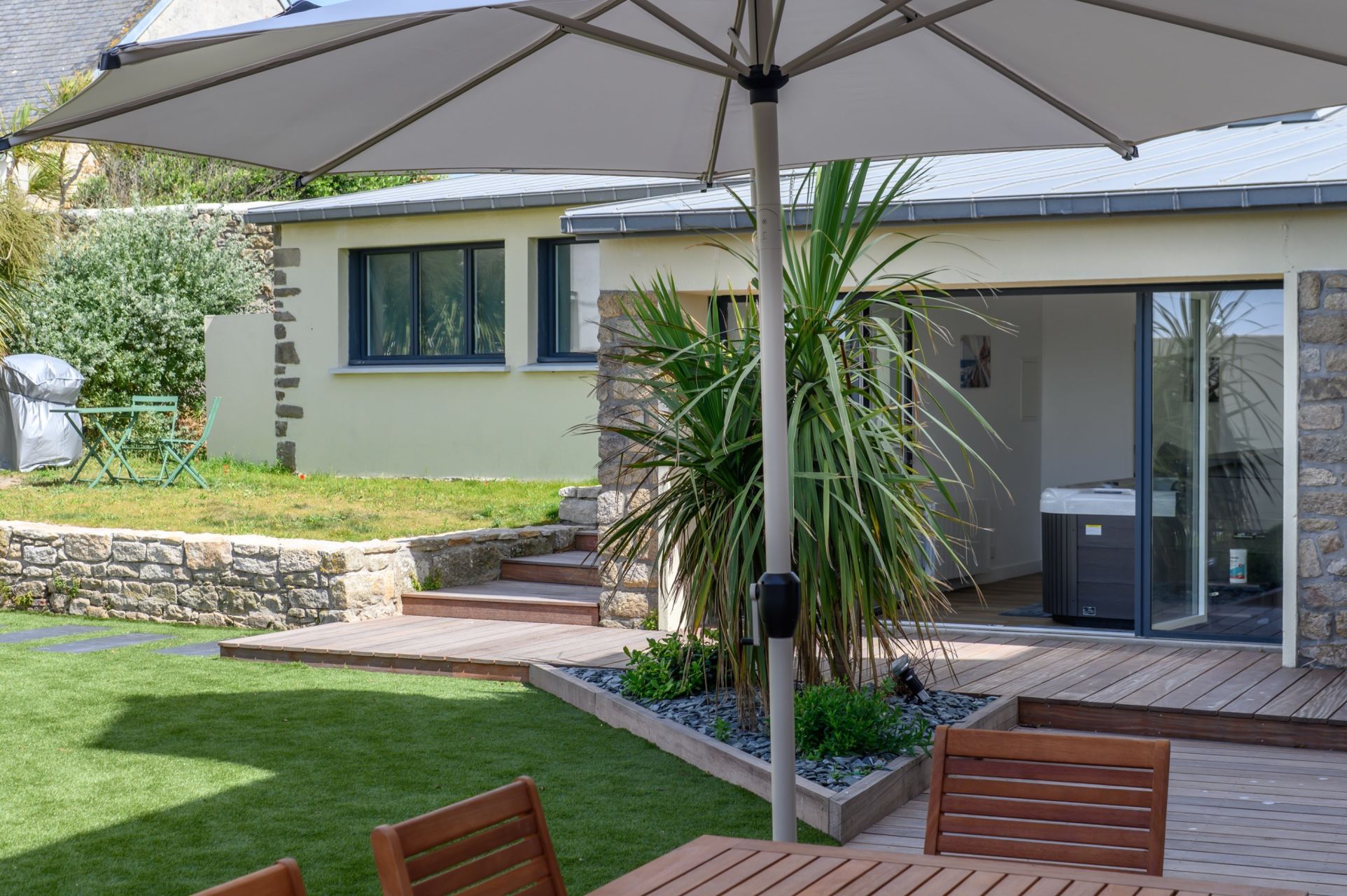 luxury house 8 Rooms for sale on ST PIERRE QUIBERON (56510)