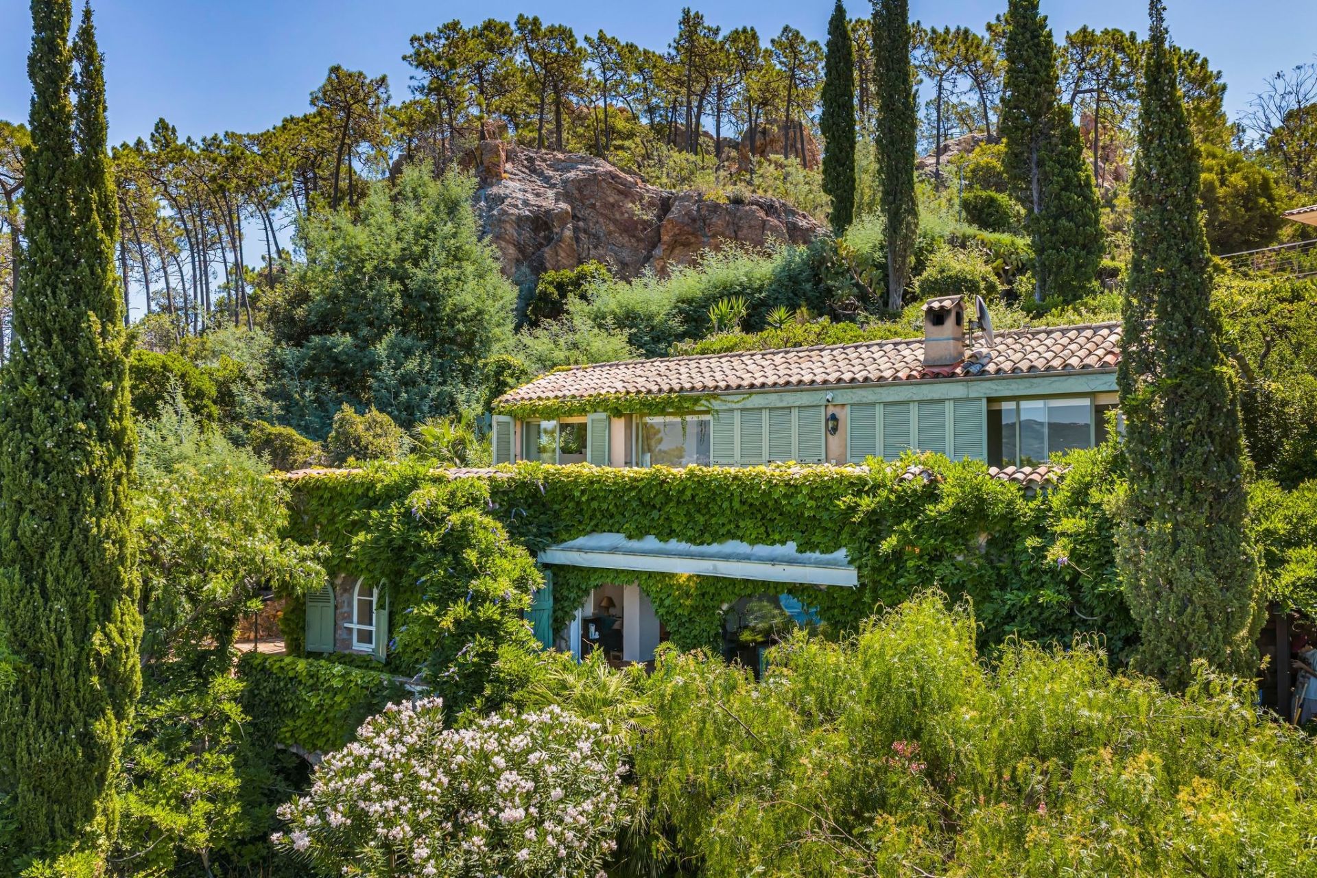 luxury provencale house 7 Rooms for sale on THEOULE SUR MER (06590)