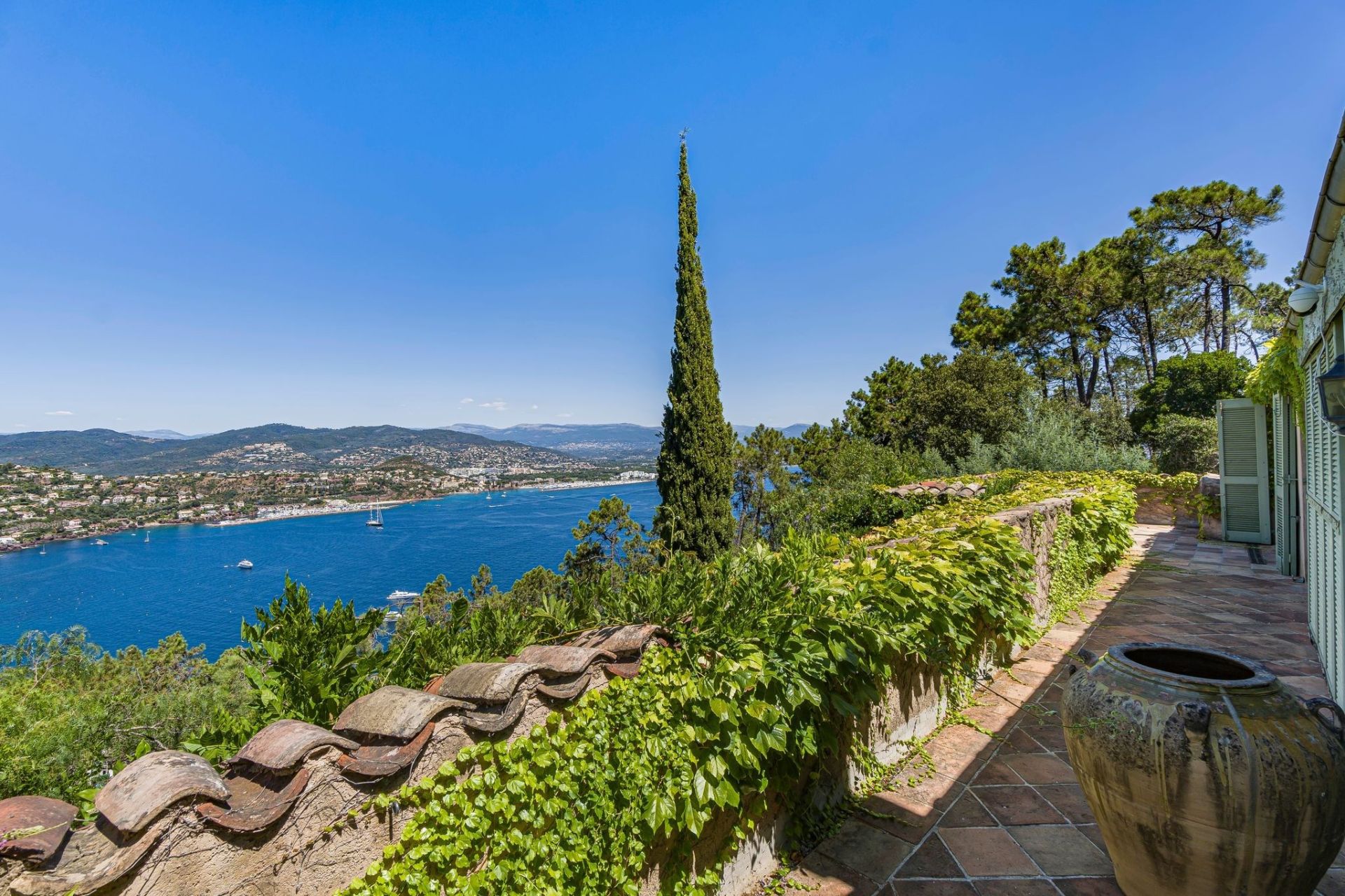 luxury provencale house 7 Rooms for sale on THEOULE SUR MER (06590)