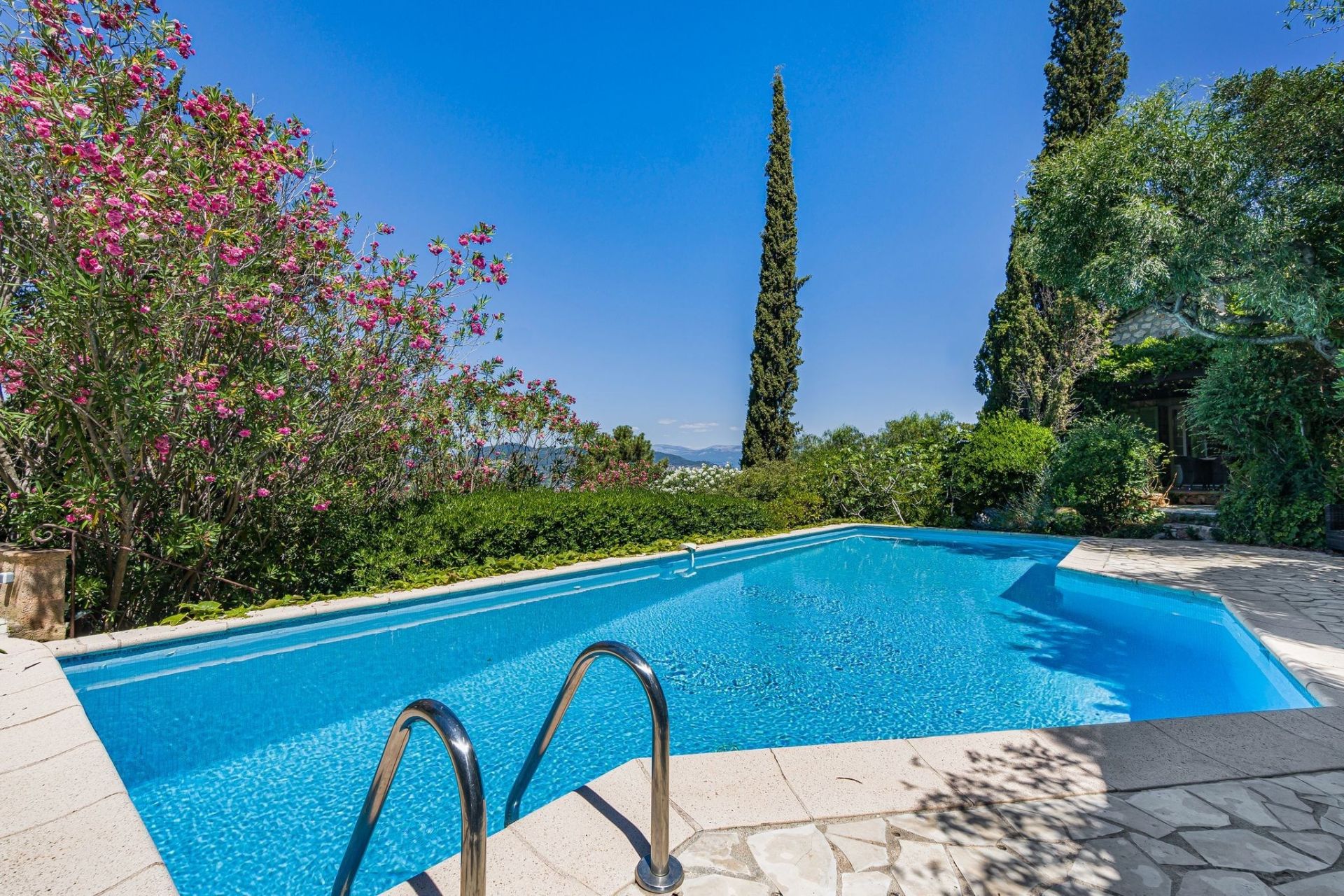 luxury provencale house 7 Rooms for sale on THEOULE SUR MER (06590)