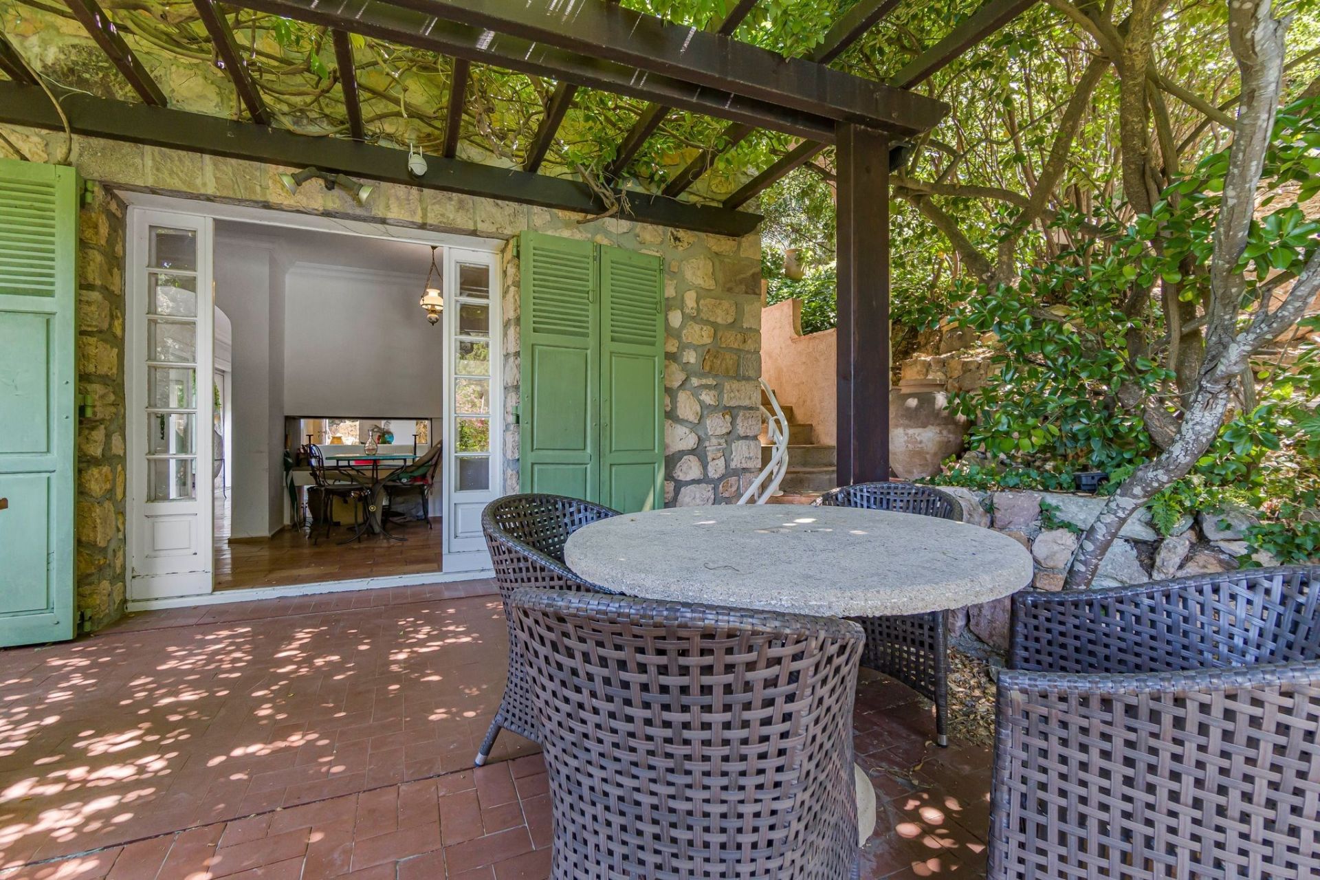 luxury provencale house 7 Rooms for sale on THEOULE SUR MER (06590)