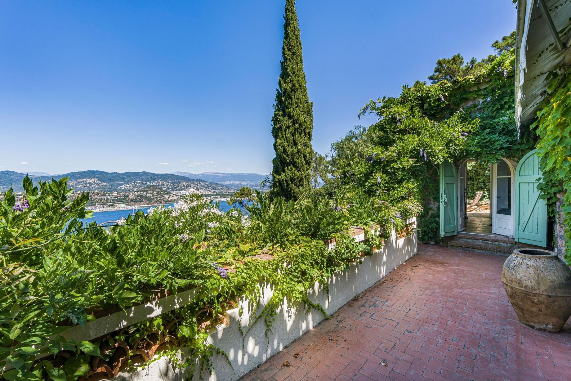 luxury provencale house 7 Rooms for sale on THEOULE SUR MER (06590)
