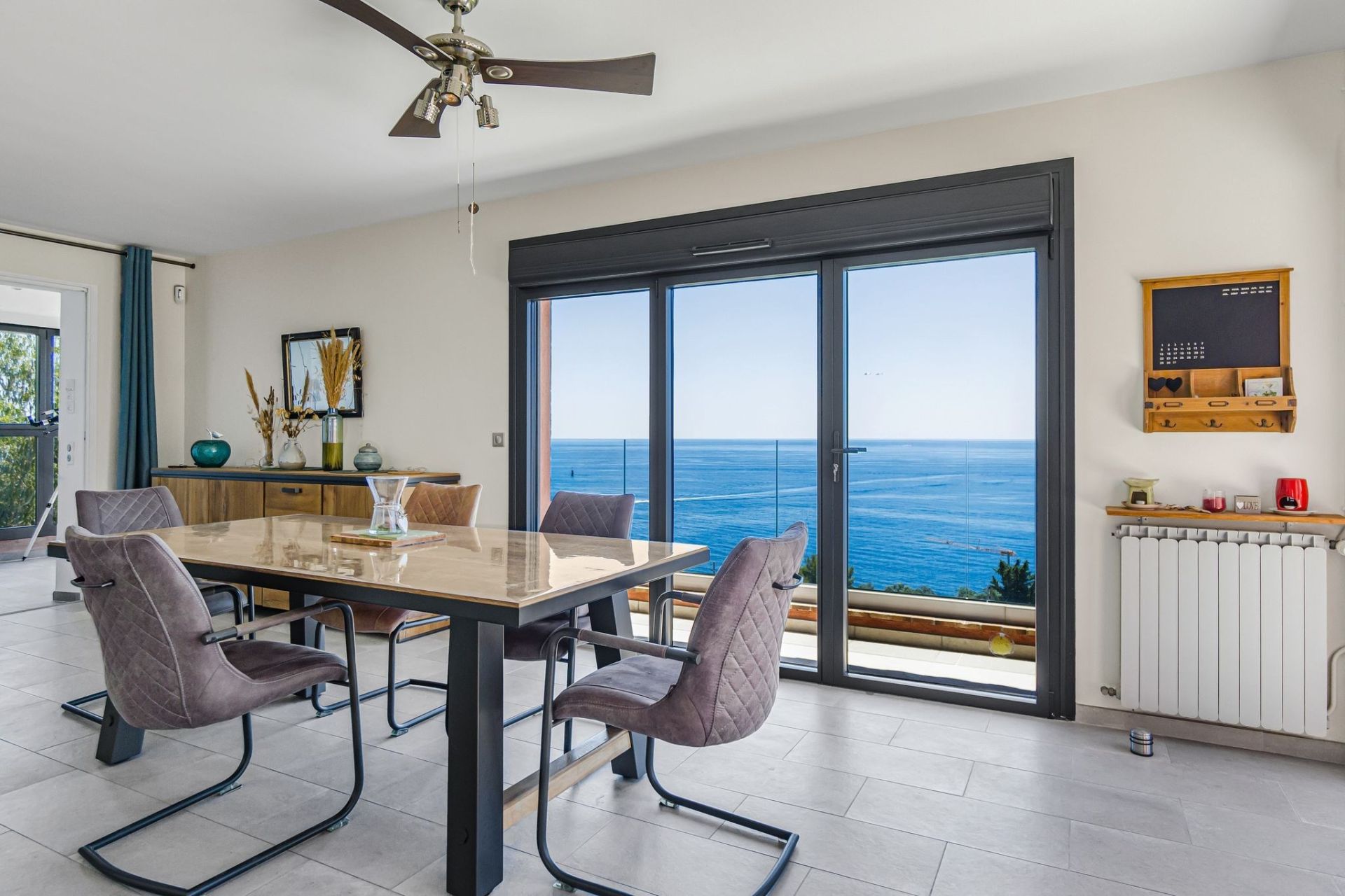 maison contemporaine 4 Pièces en vente sur ANTHEOR (83530)
