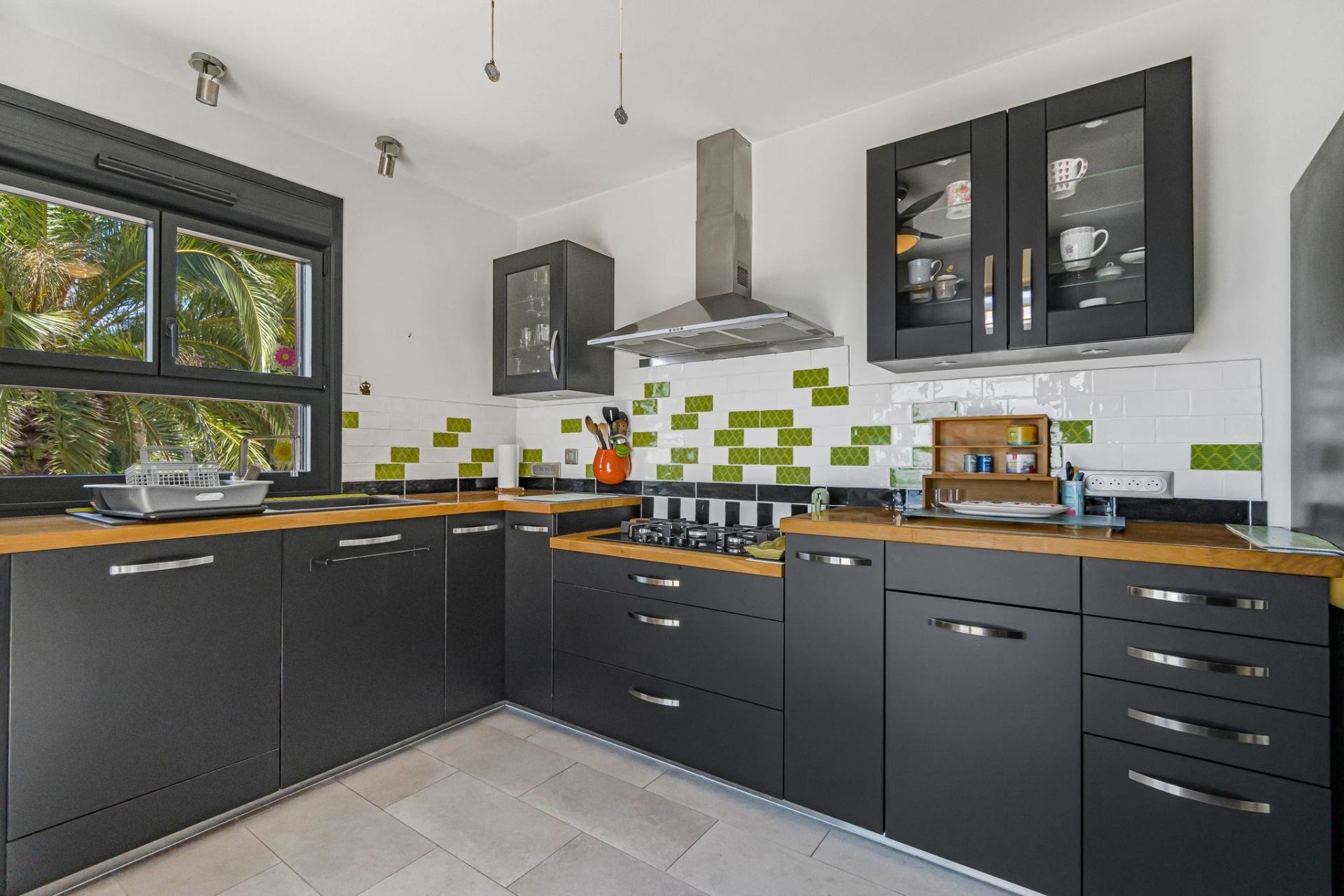maison contemporaine 4 Pièces en vente sur ANTHEOR (83530)
