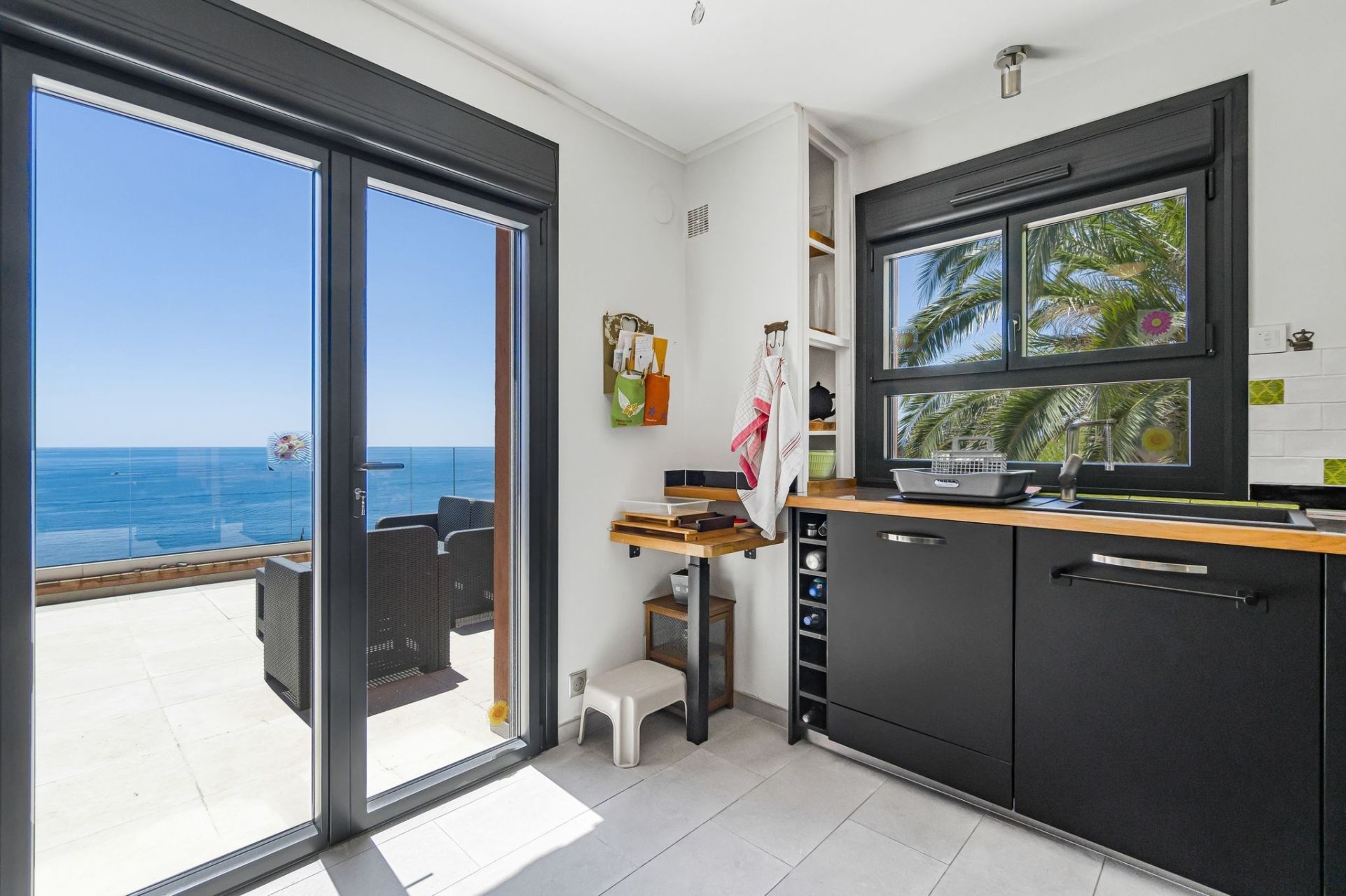 maison contemporaine 4 Pièces en vente sur ANTHEOR (83530)