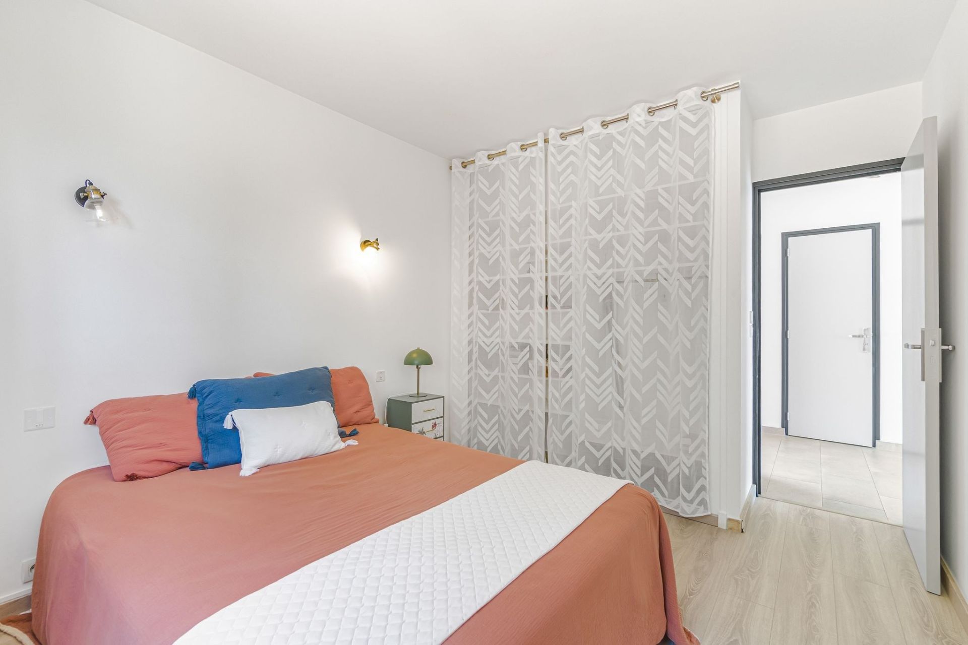 maison contemporaine 4 Pièces en vente sur ANTHEOR (83530)