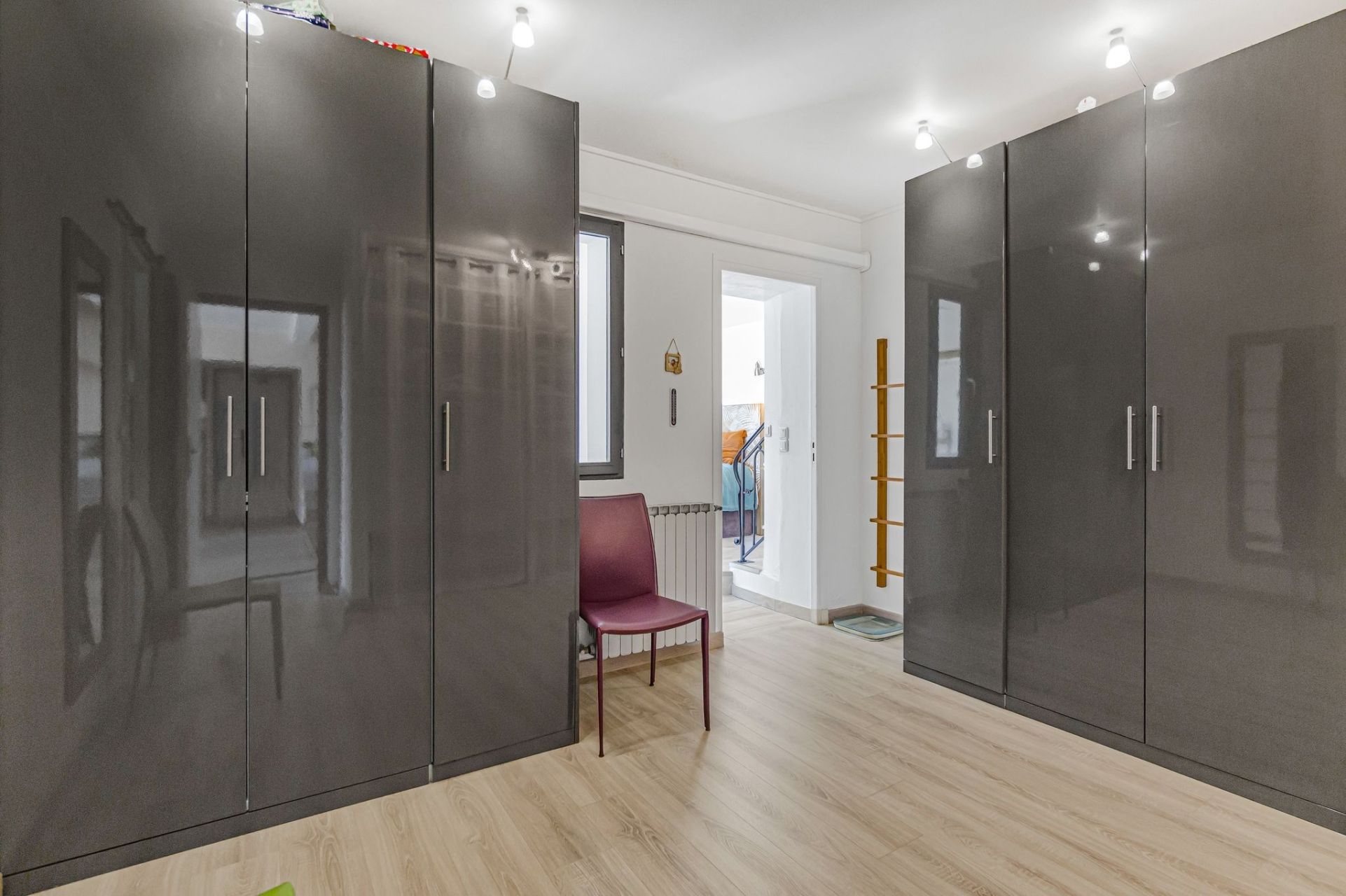 maison contemporaine 4 Pièces en vente sur ANTHEOR (83530)