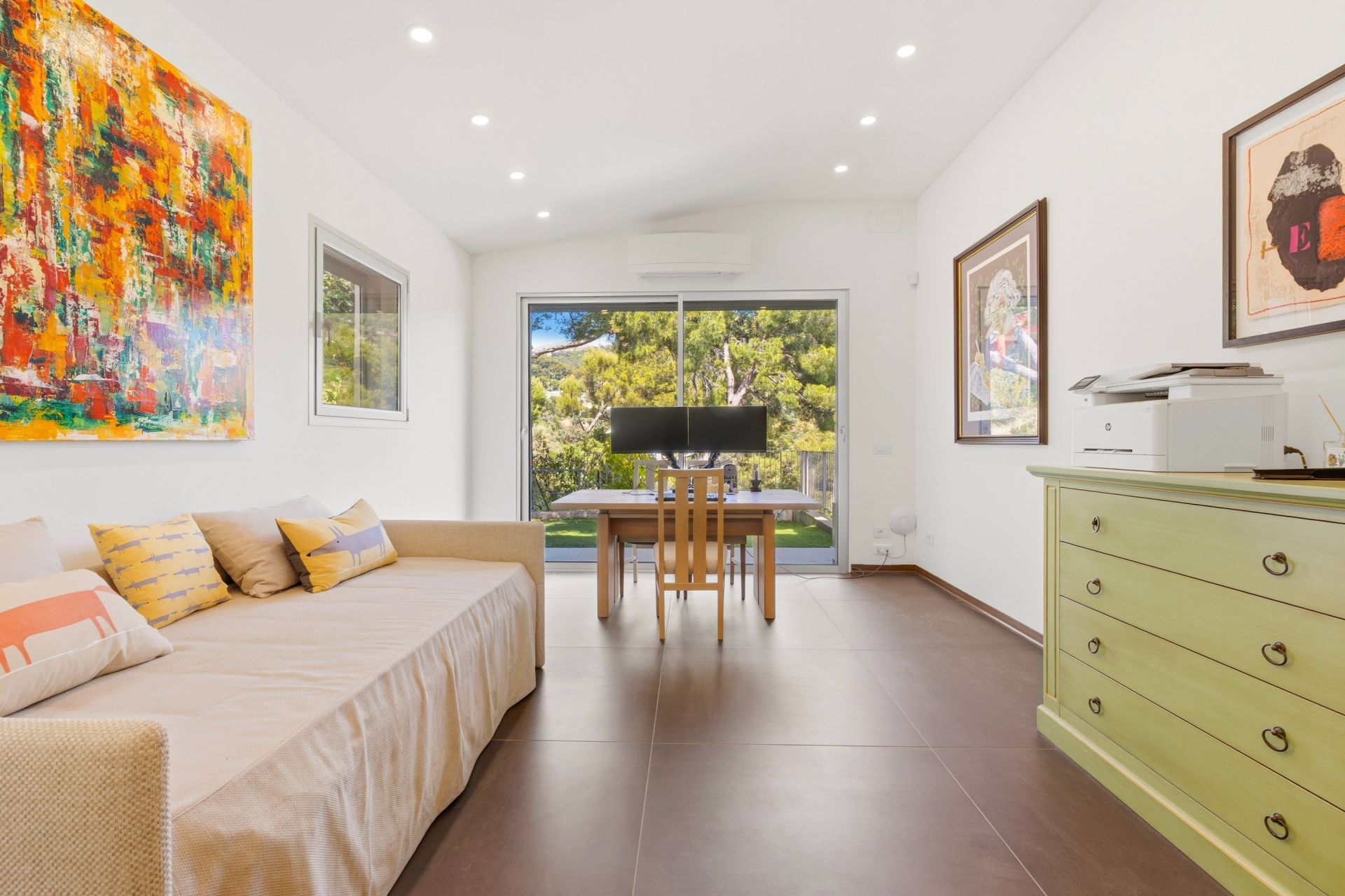contemporary house 7 Rooms for sale on EZE (06360)