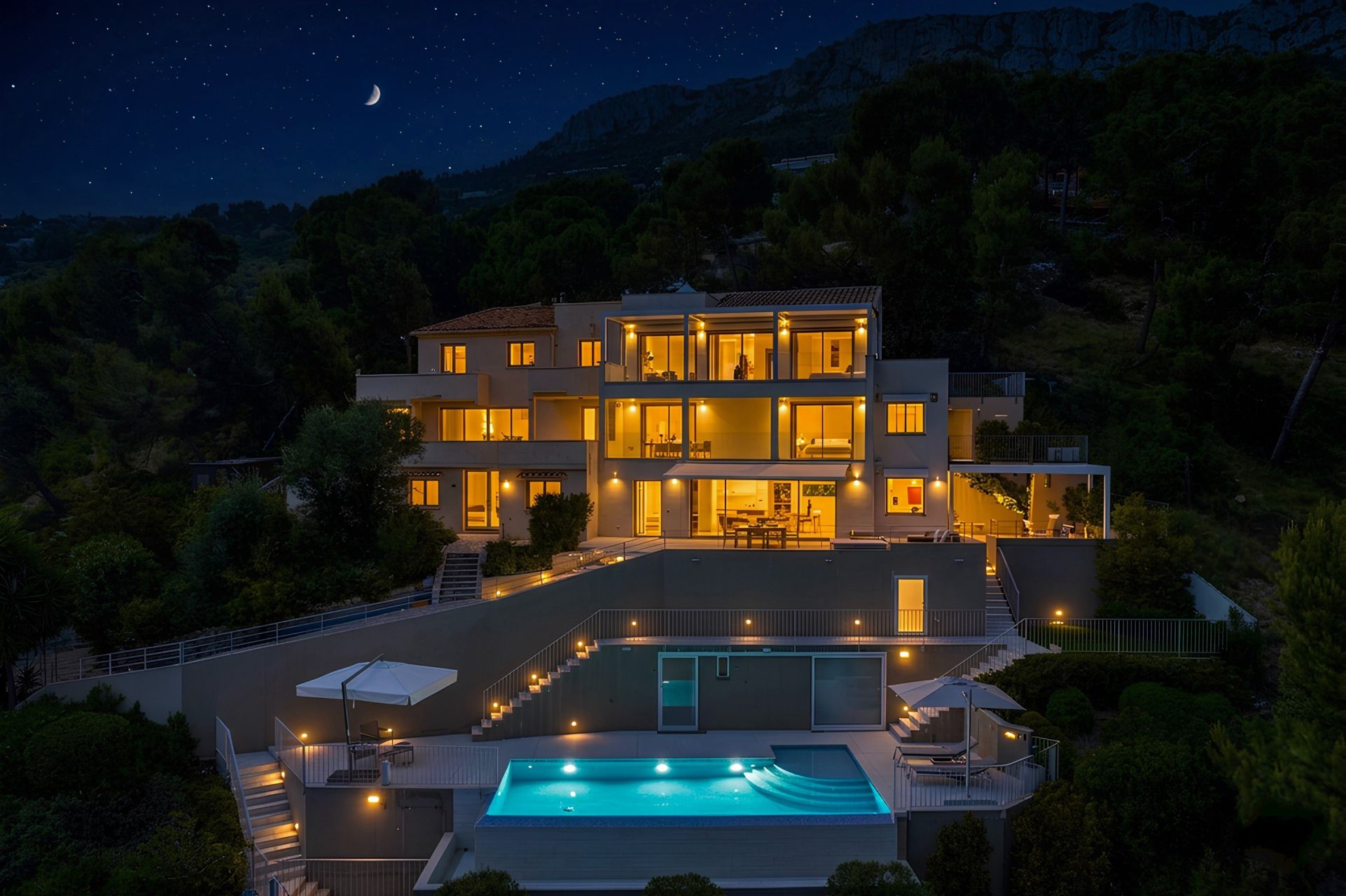 contemporary house 7 Rooms for sale on EZE (06360)