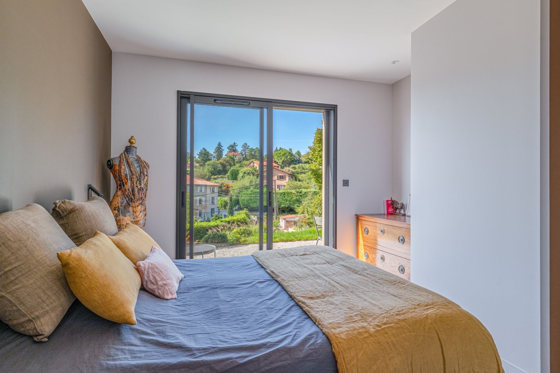 contemporary house 5 Rooms for sale on ST DIDIER AU MONT D OR (69370)