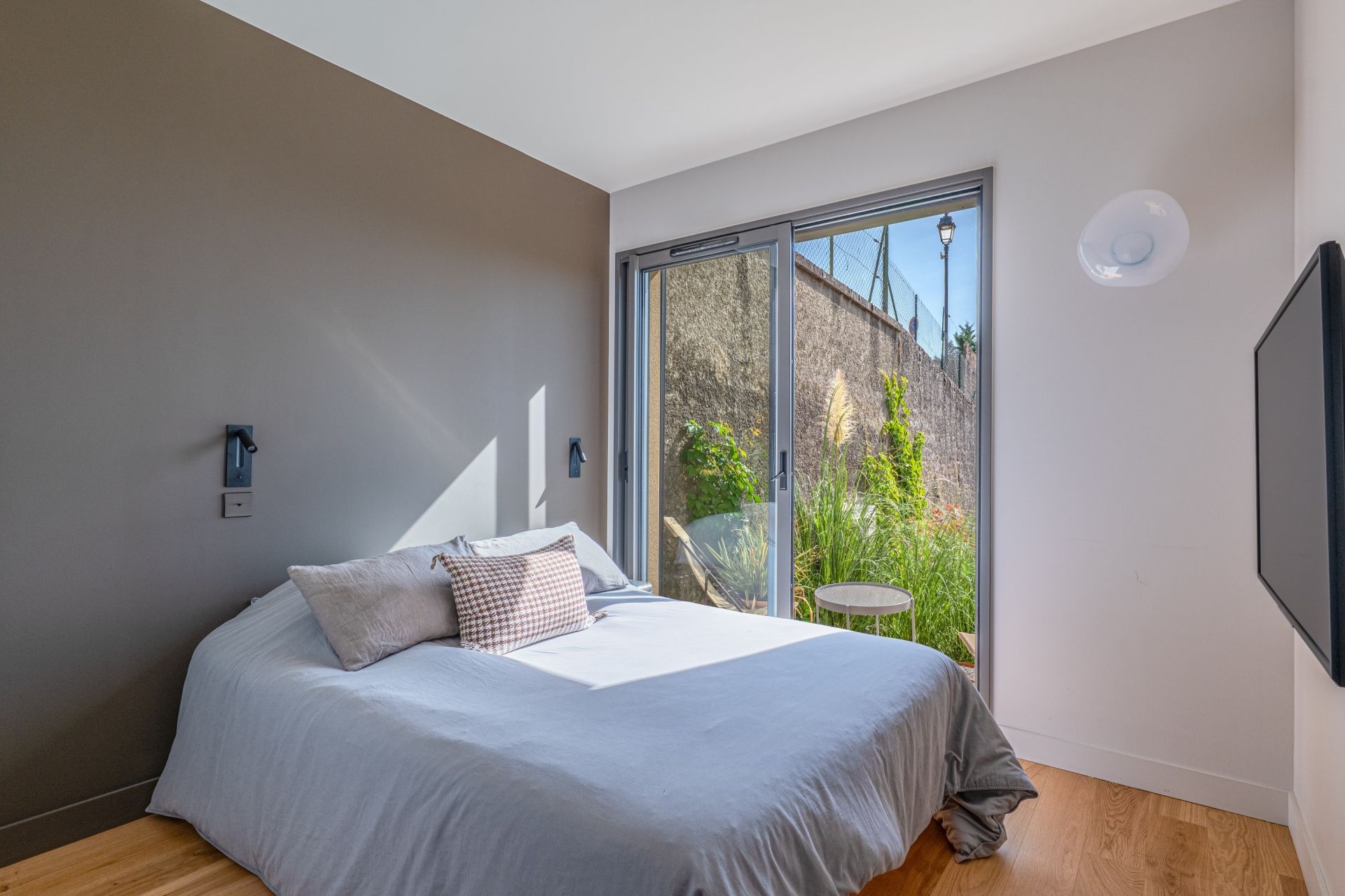 contemporary house 5 Rooms for sale on ST DIDIER AU MONT D OR (69370)