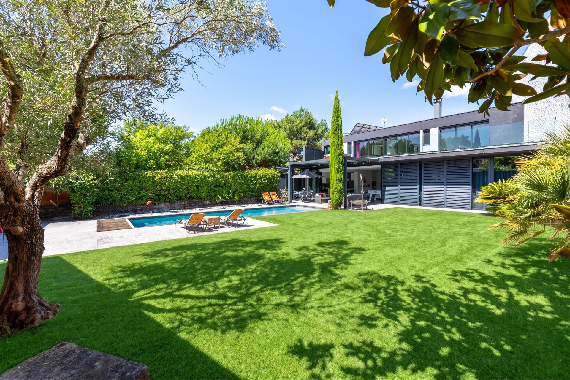 luxury house 7 Rooms for sale on BORDEAUX (33000)