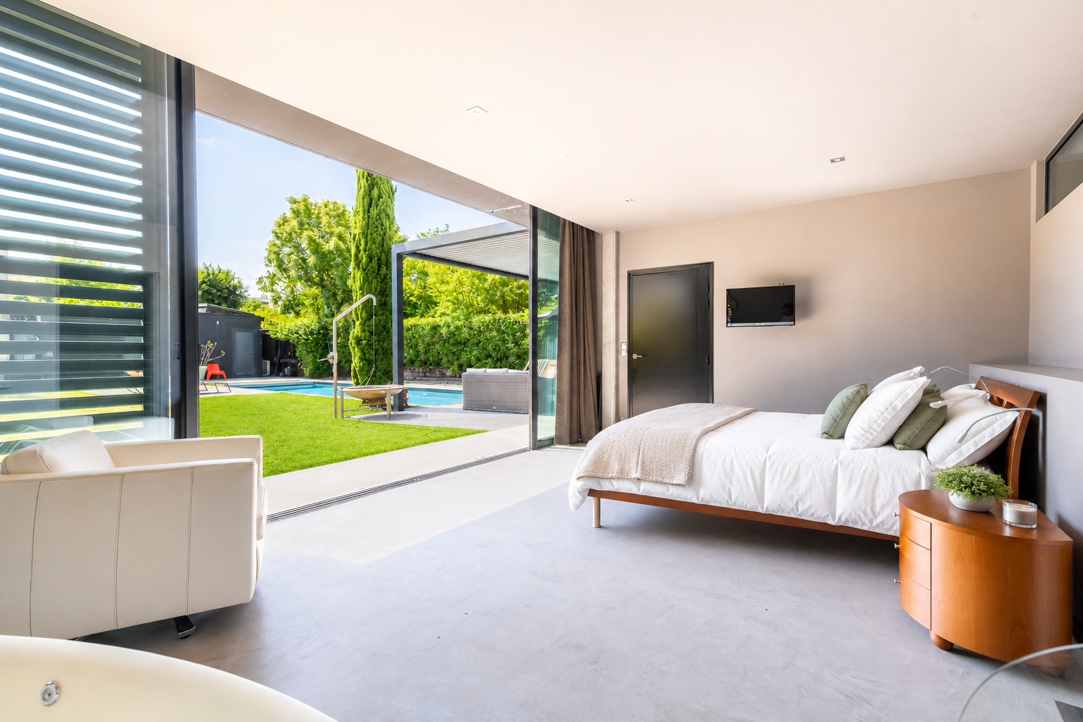 luxury house 7 Rooms for sale on BORDEAUX (33000)